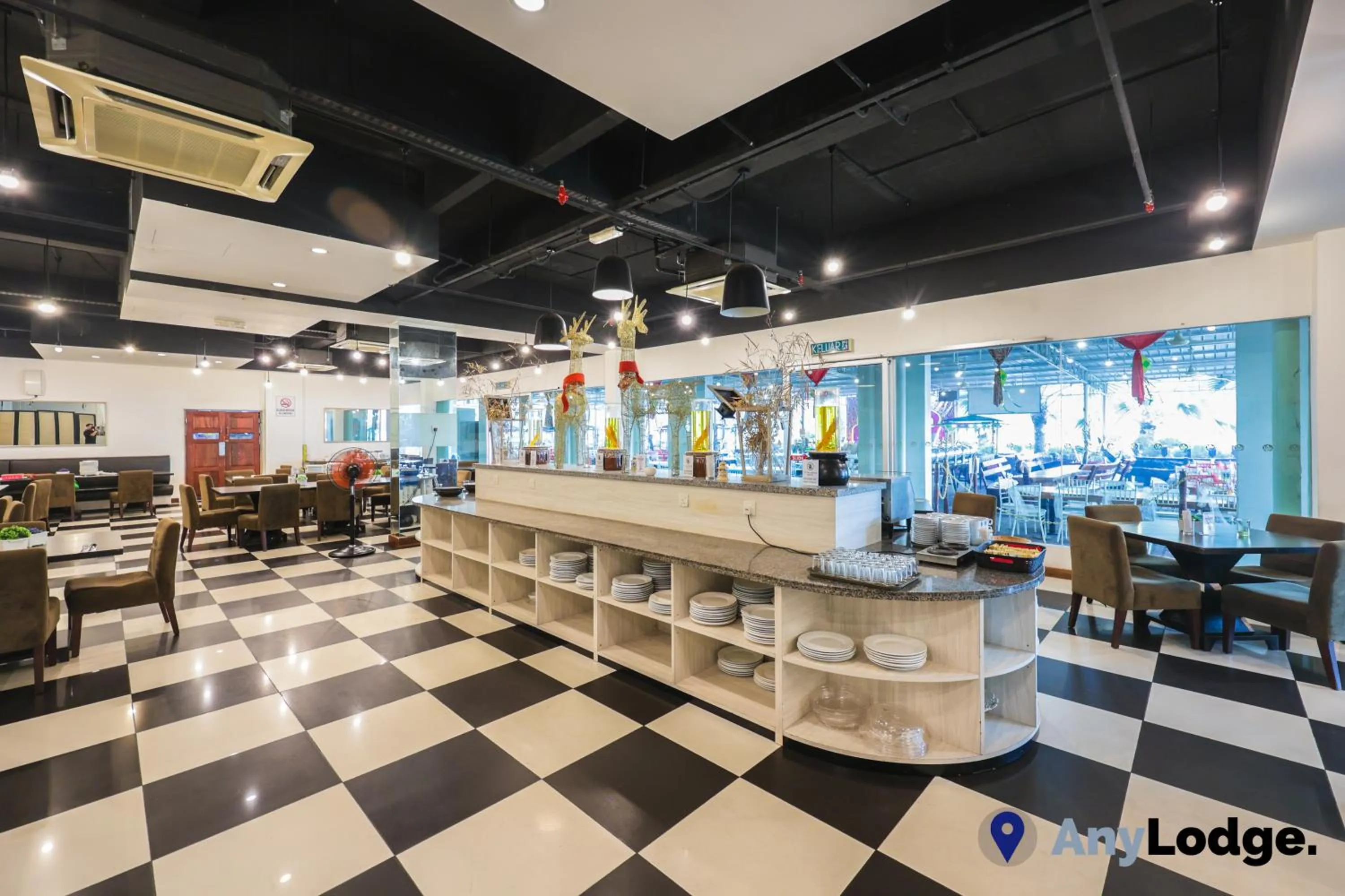 Restaurant/places to eat in AnyLodge Waterfront Marina Island Pangkor