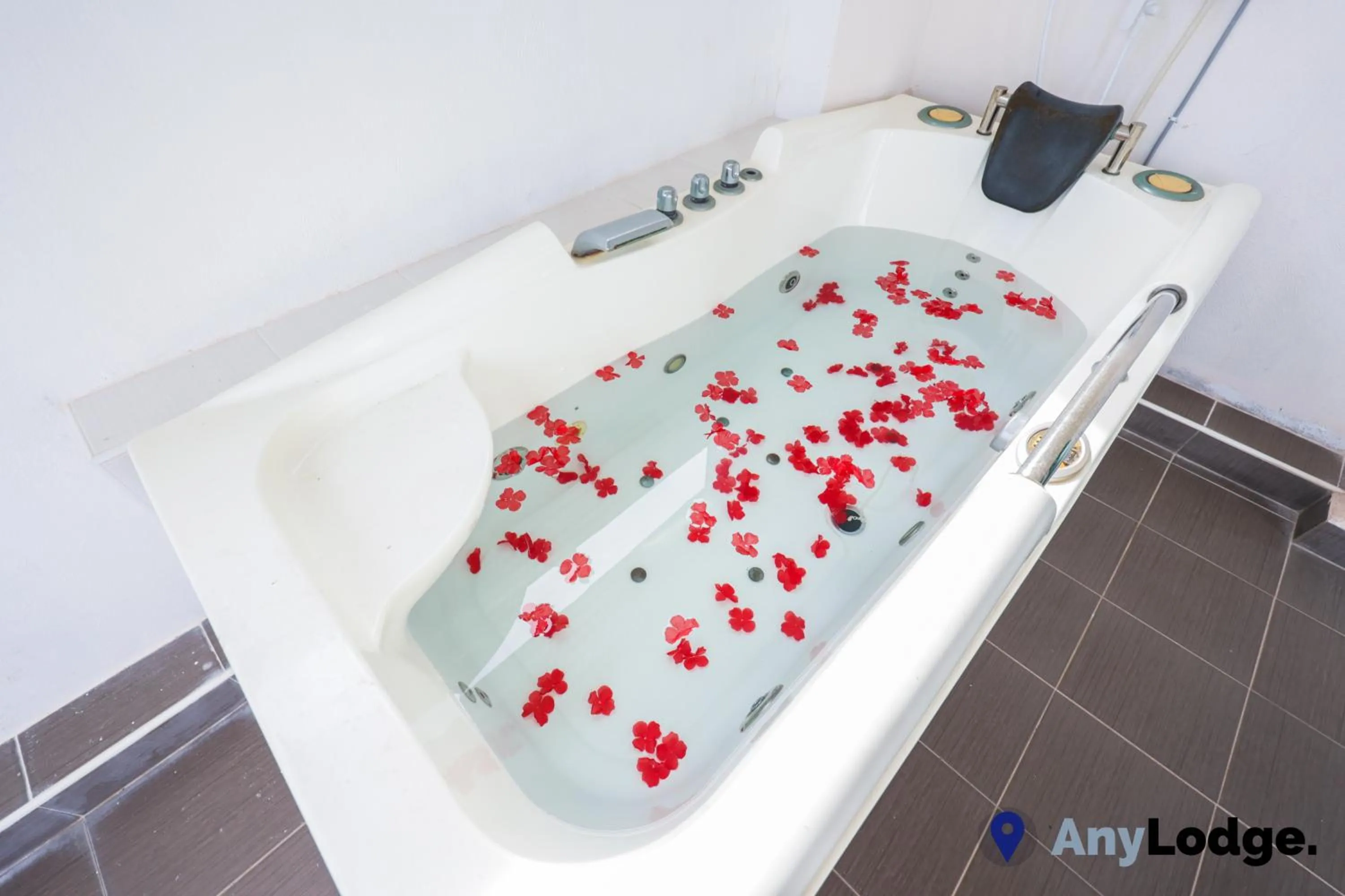 Hot Tub in AnyLodge Waterfront Marina Island Pangkor