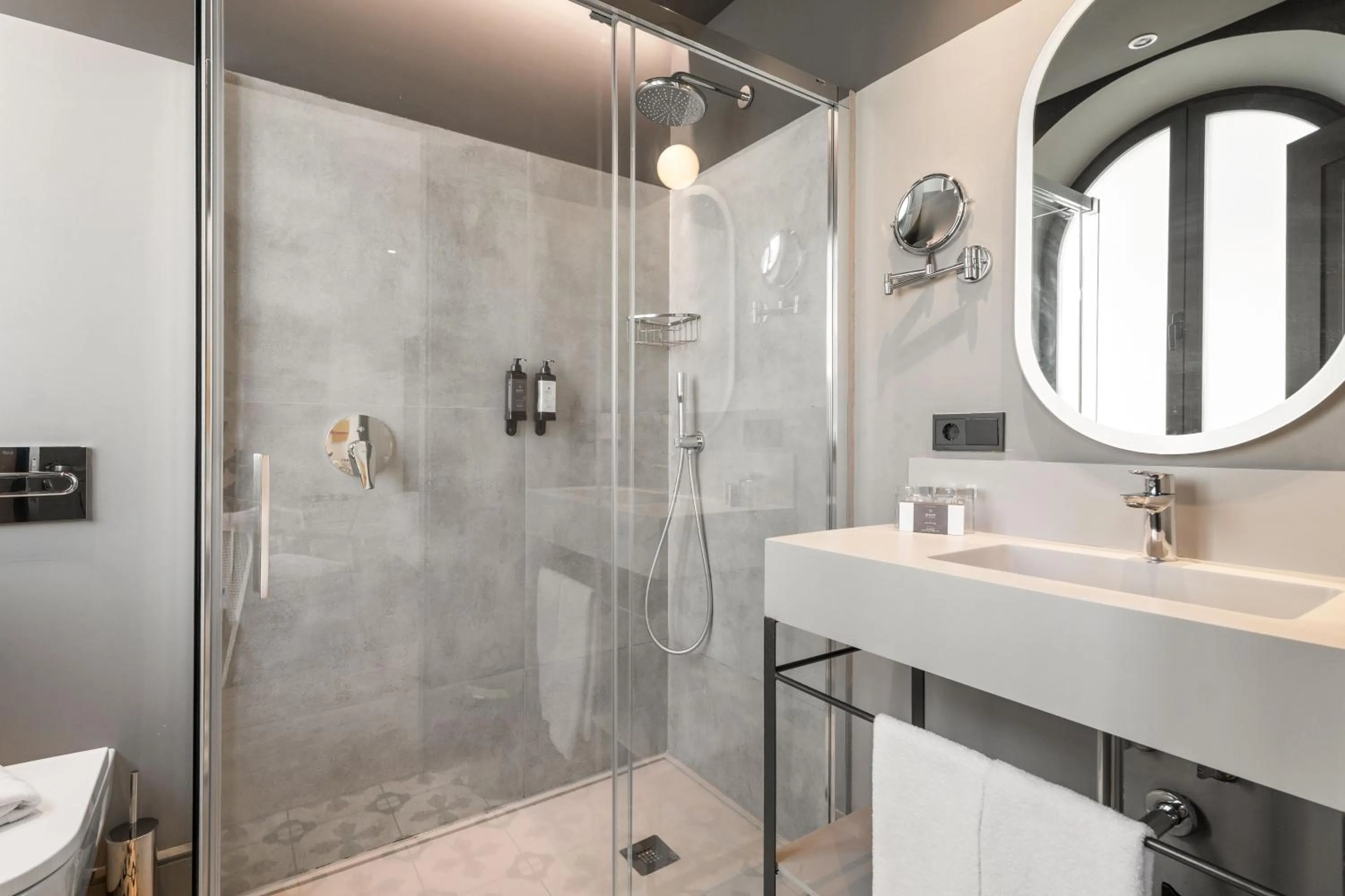 Casa Alhaja by Shiadu