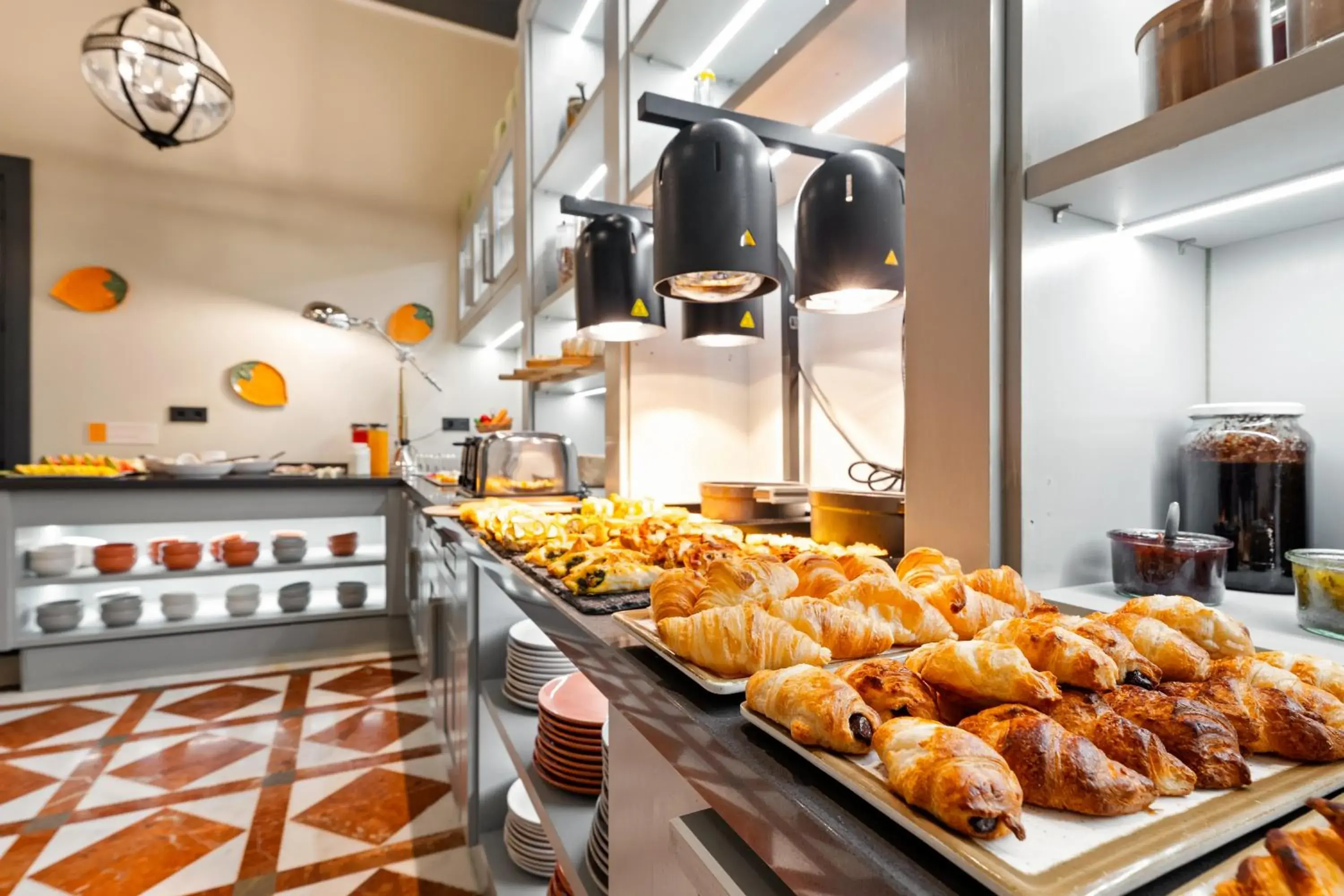 Food and drinks in Casa Alhaja by Shiadu Food and drinks in Casa Alhaja by Shiadu