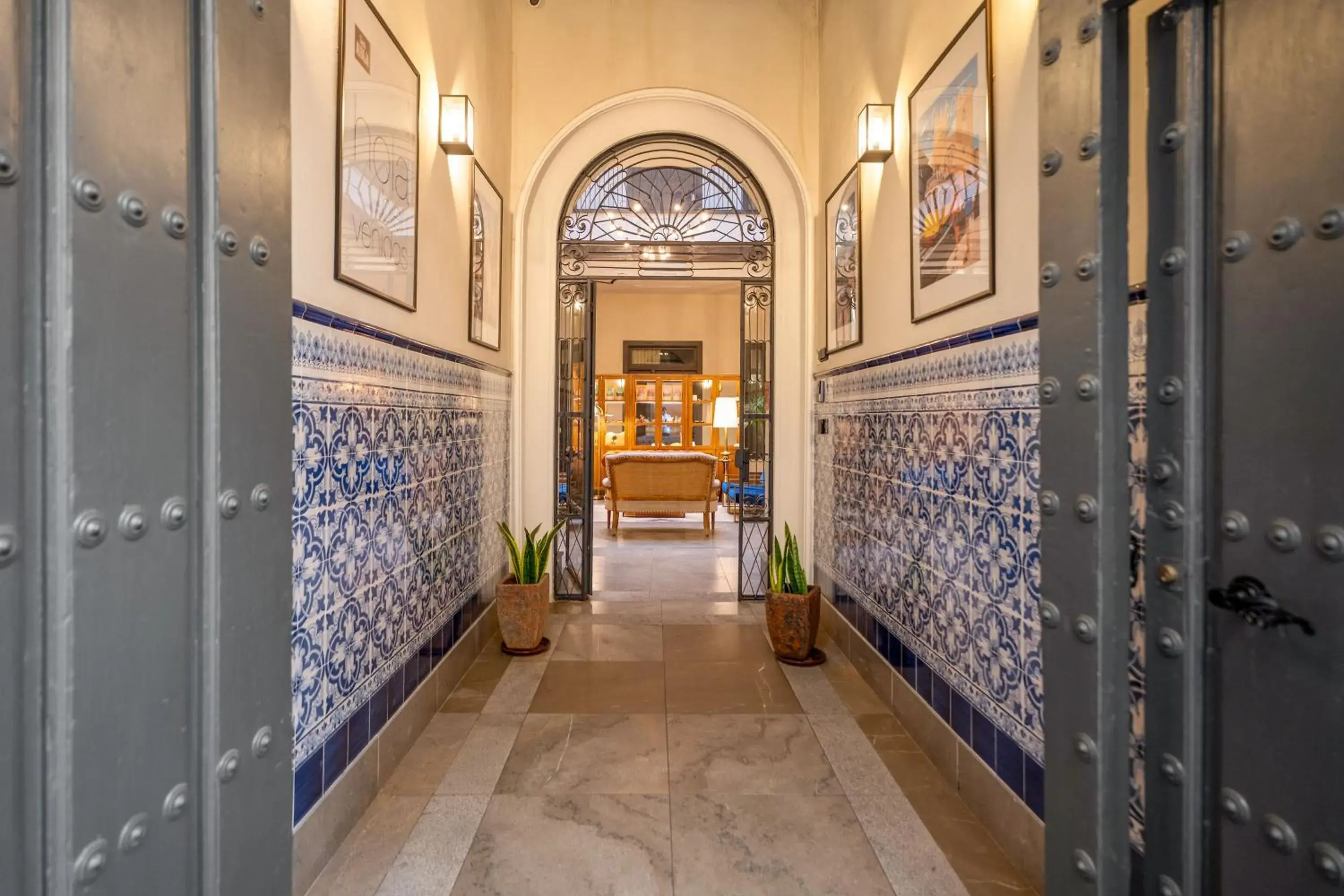 Facade/entrance in Casa Alhaja by Shiadu Facade/entrance in Casa Alhaja by Shiadu