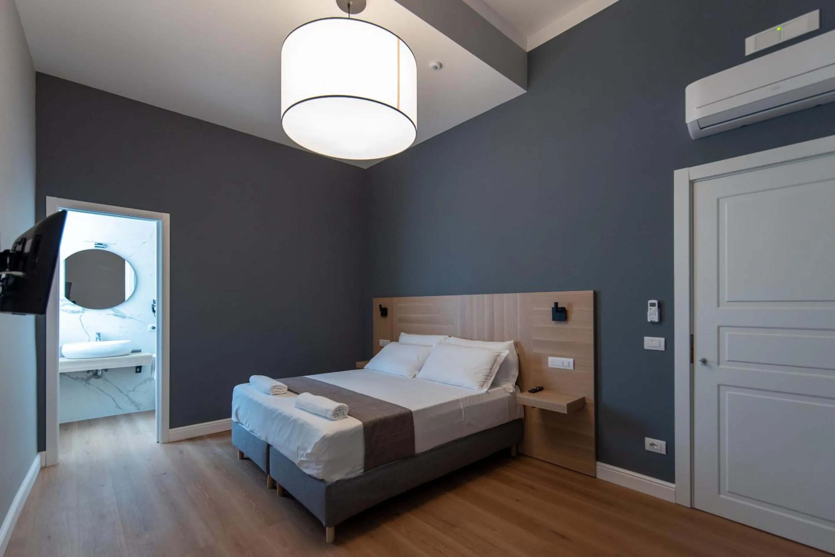Bed in Nolana 28 Rooms in Naples