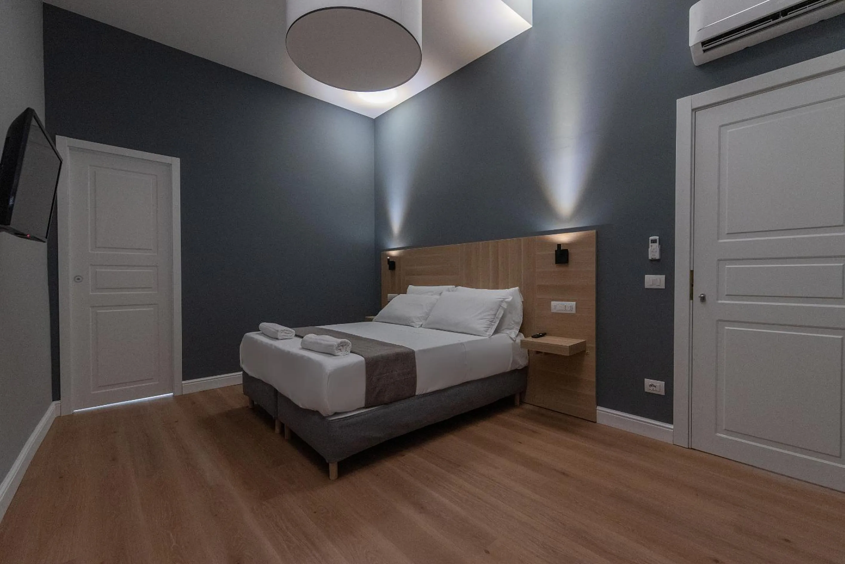 Bed in Nolana 28 Rooms in Naples