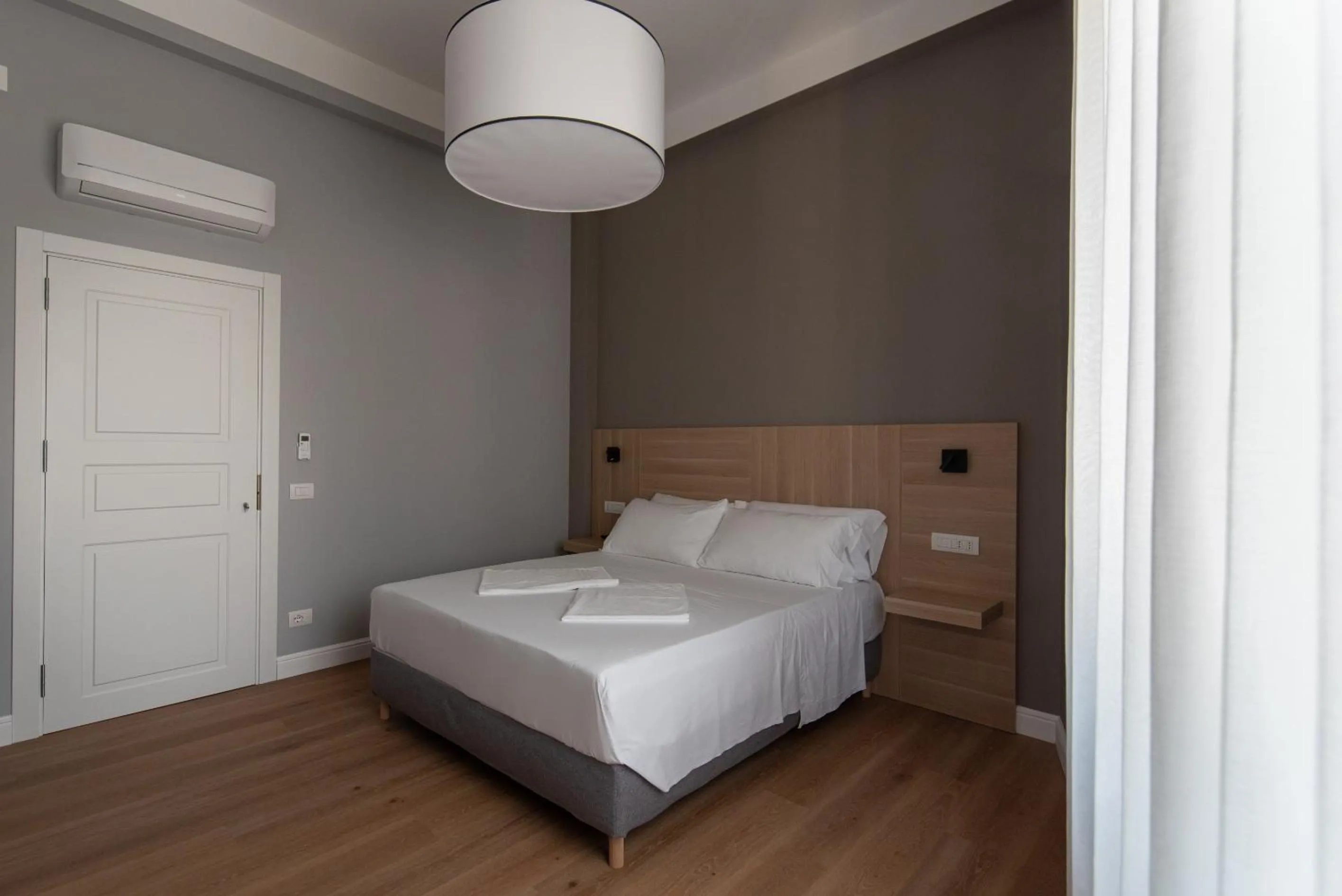 Bed in Nolana 28 Rooms in Naples