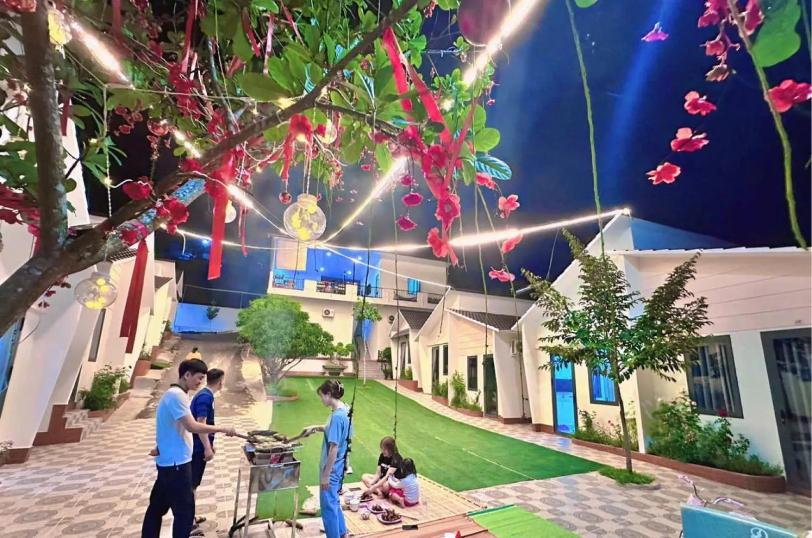 children in ĐAM MÊ HOMESTAY