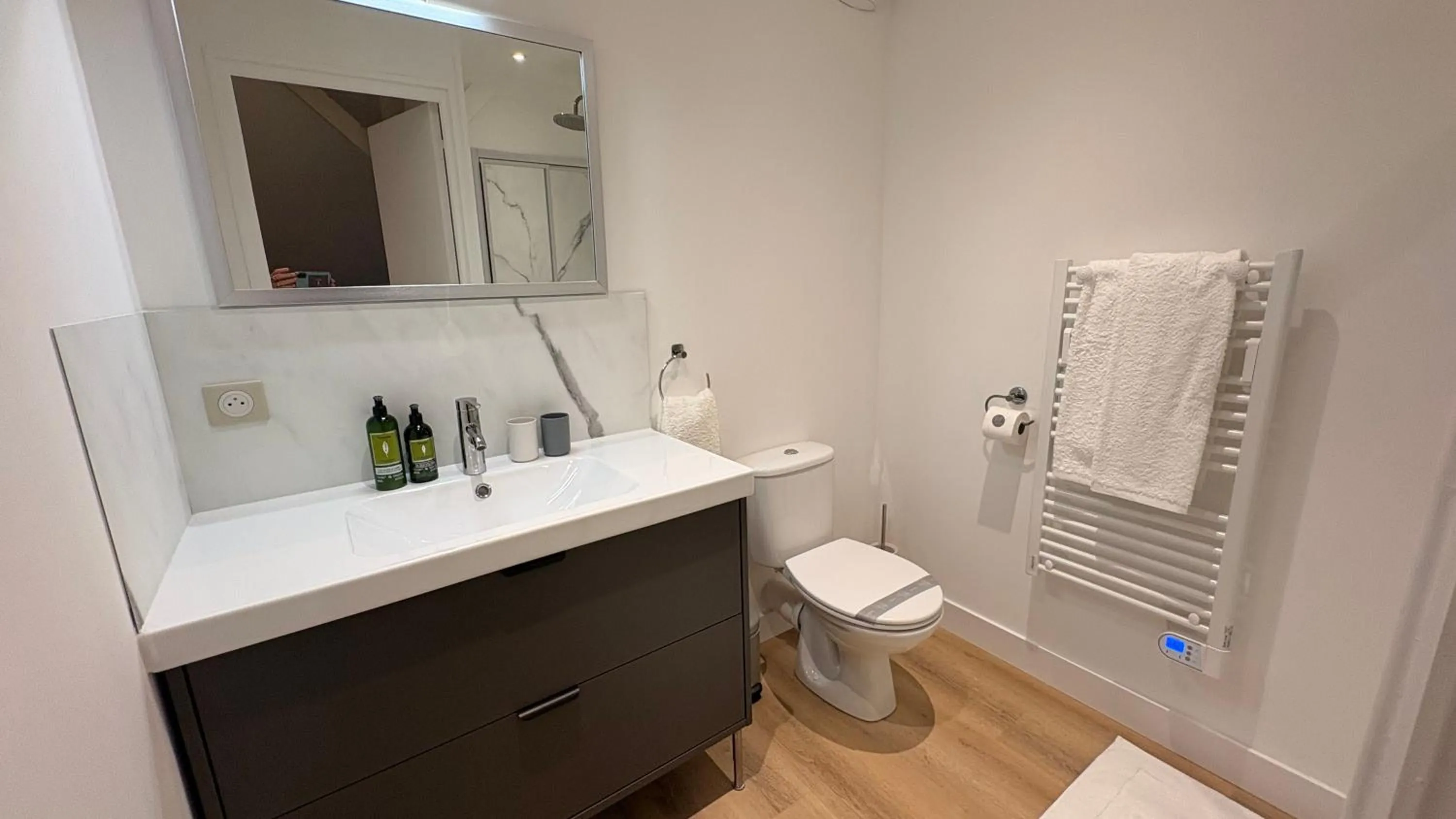 Shower in Château du Rondon