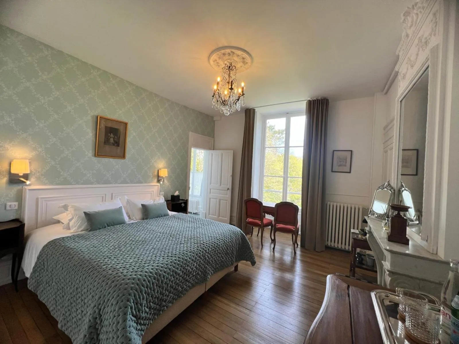 Bedroom, Bed in Château du Rondon