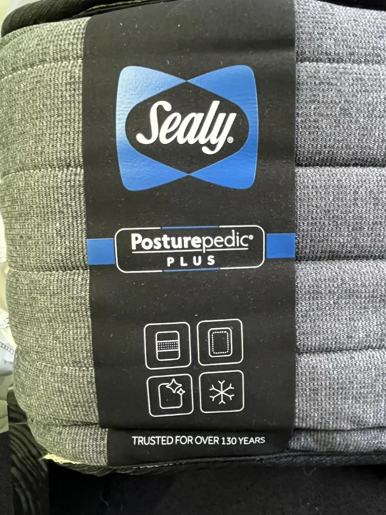 Bed in Mari Jean Hotel - All Adults Welcome