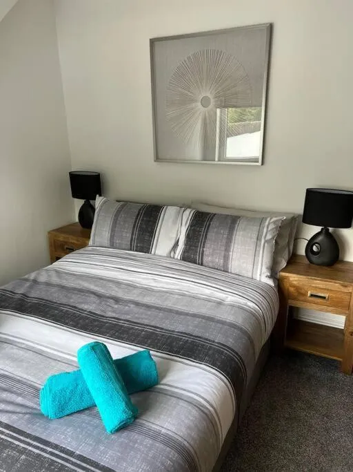 Bed in Clare Street - 3 bedroom house with private parking