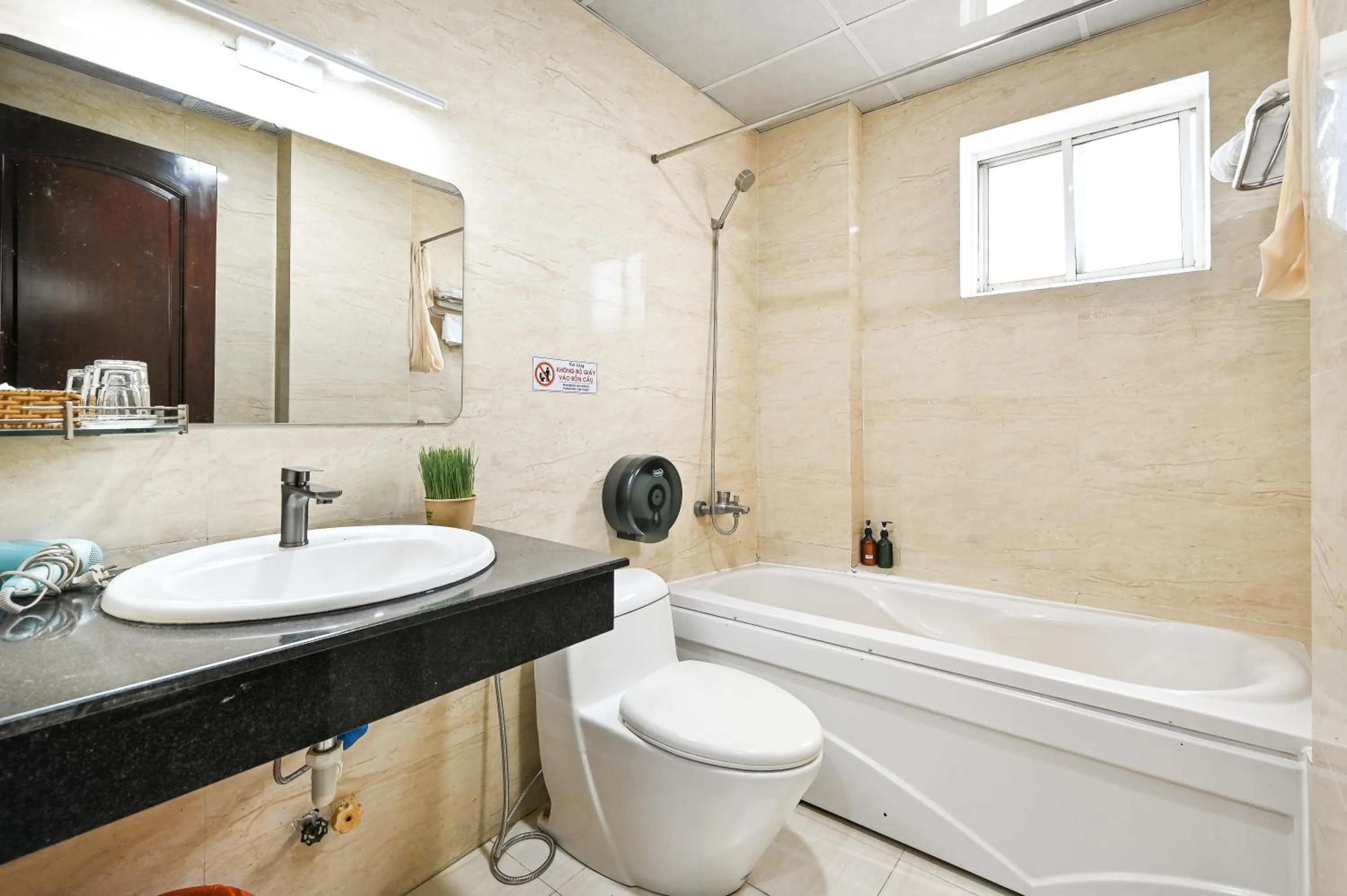 Property building in Duc Minh Saigon Airport Hotel