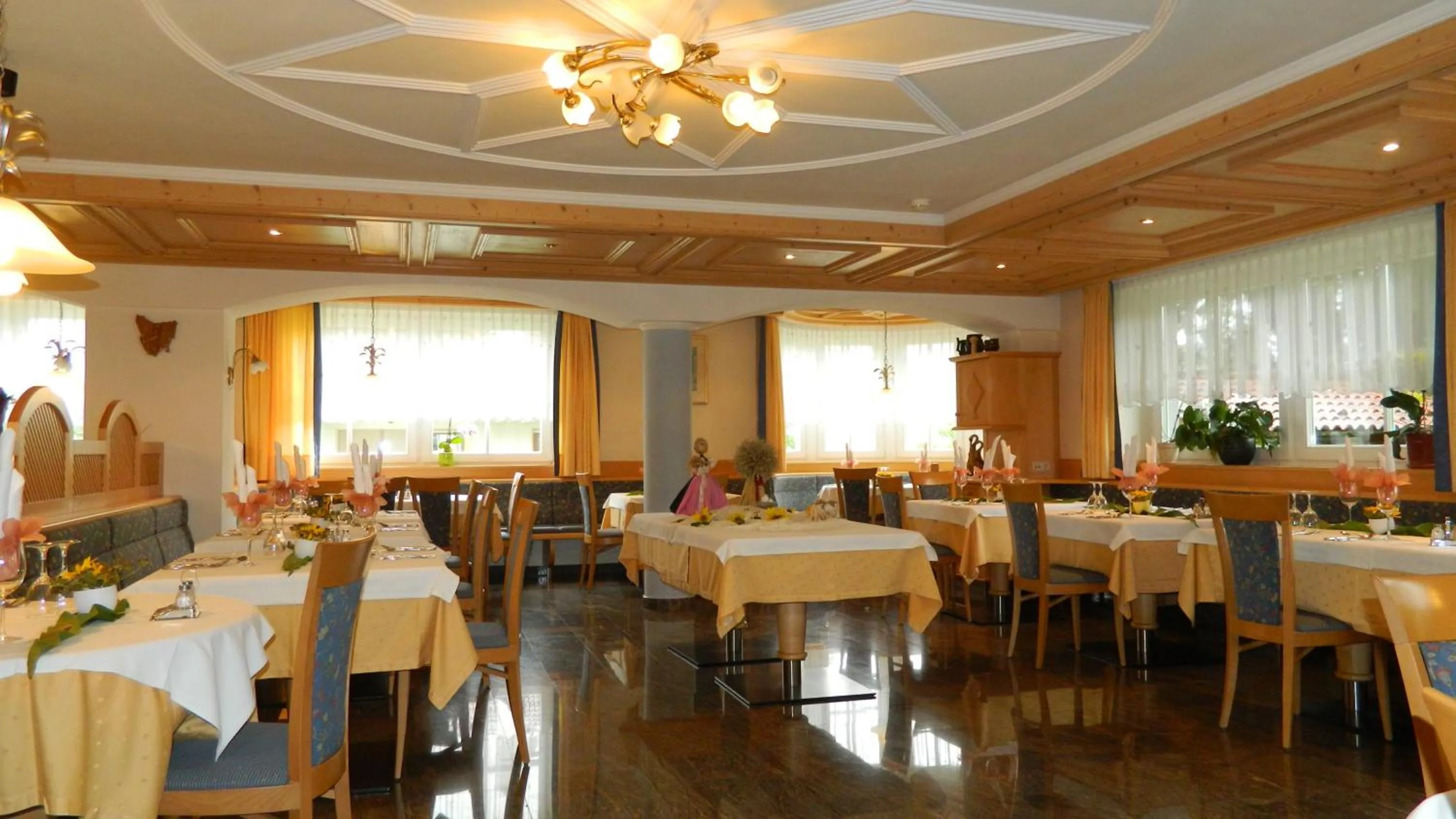 Dining area in Hotel Pörnbacher
