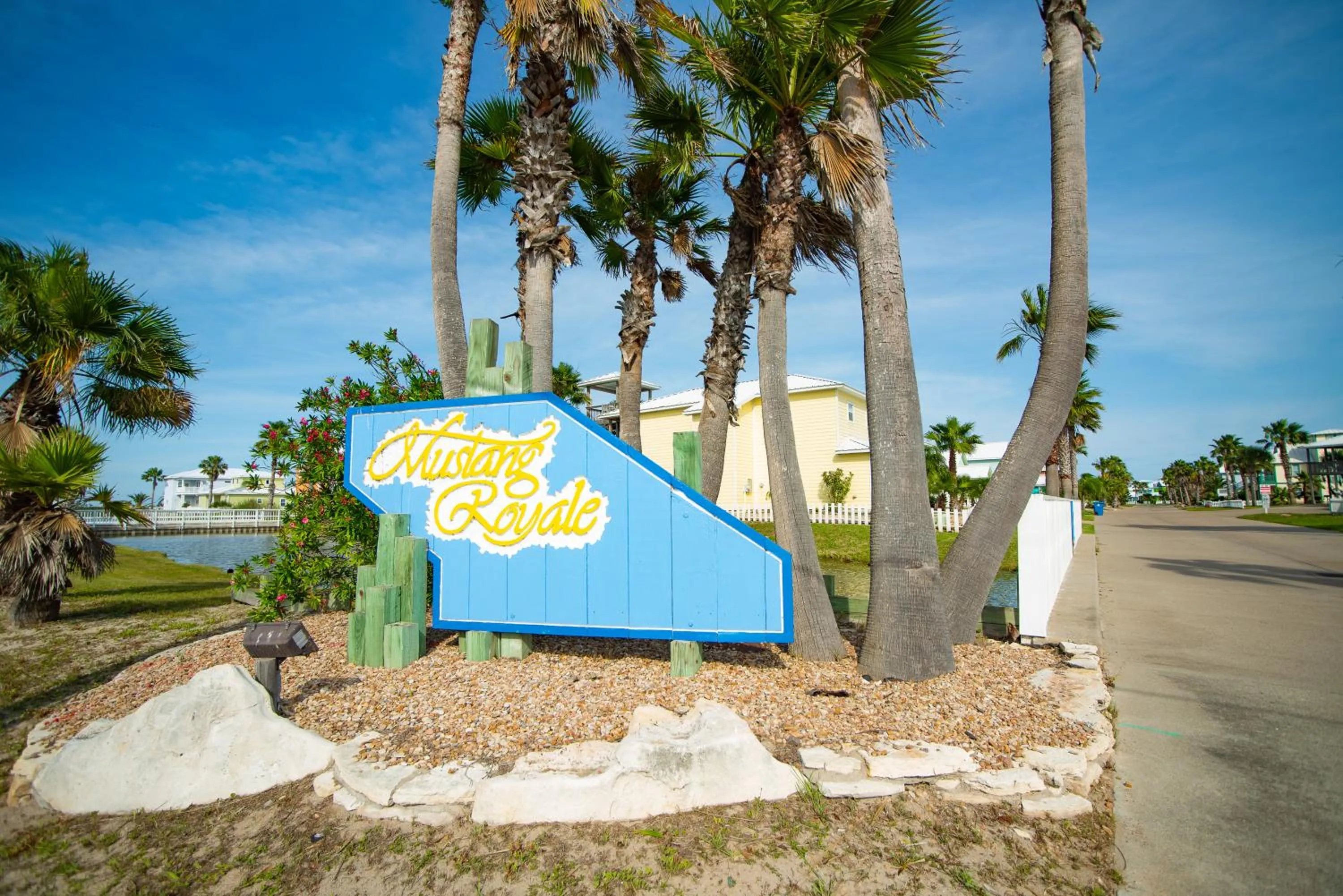 The Blue Fin House! Pool Table, Ocean View & Boardwalk to Beach