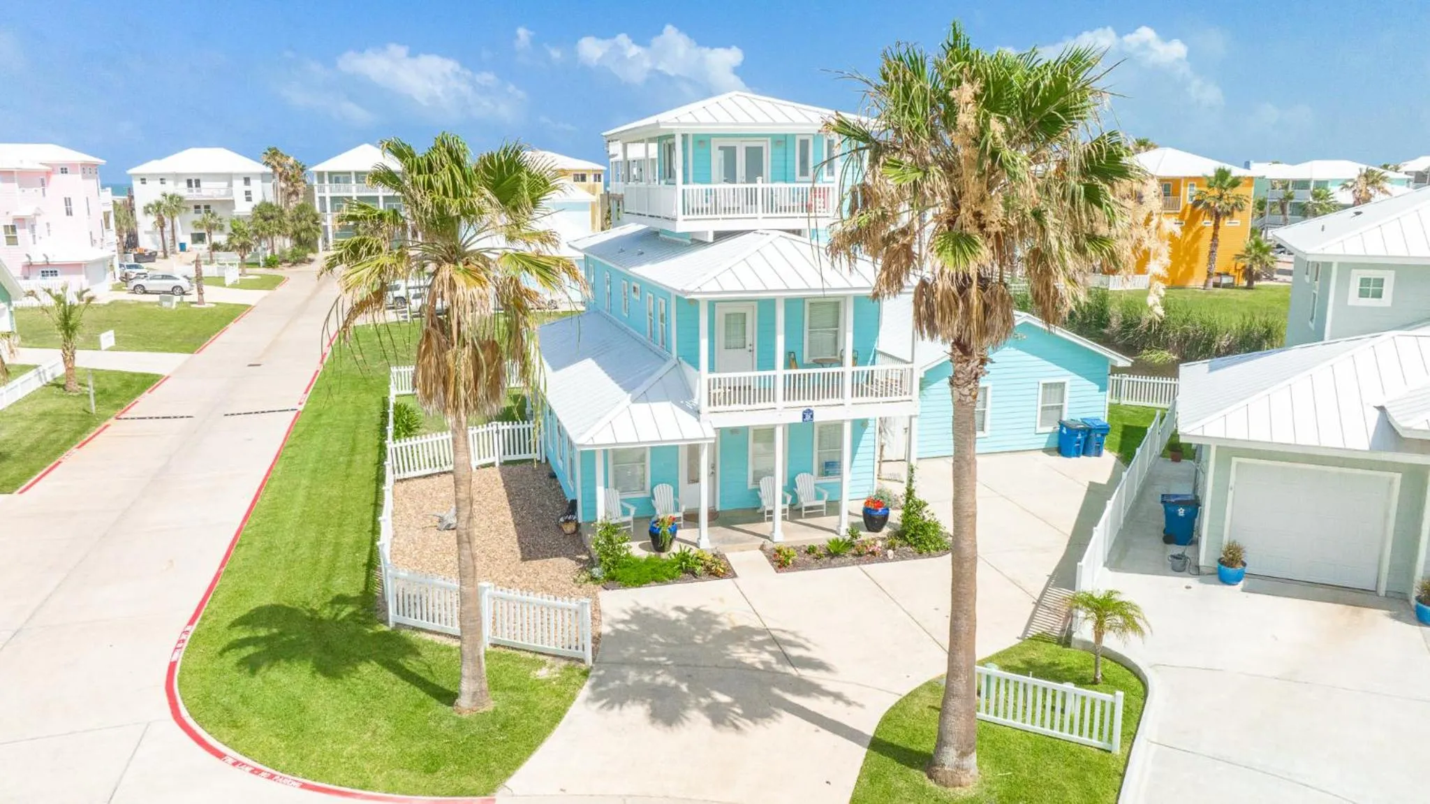 The Blue Fin House! Pool Table, Ocean View & Boardwalk to Beach