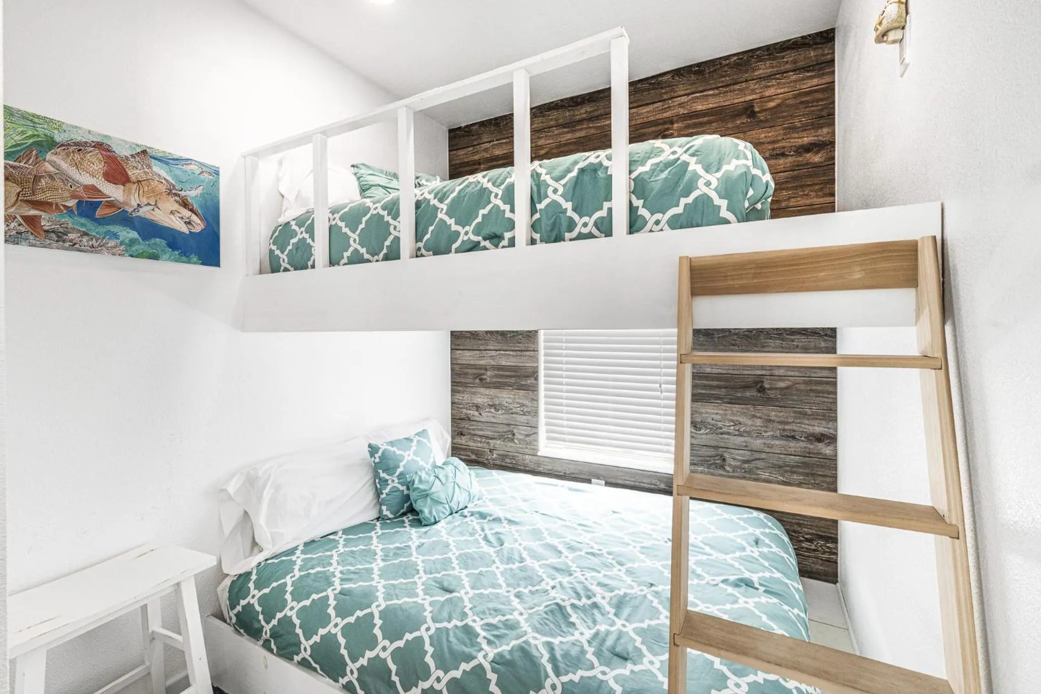 Bed in The Blue Fin House! Pool Table, Ocean View & Boardwalk to Beach
