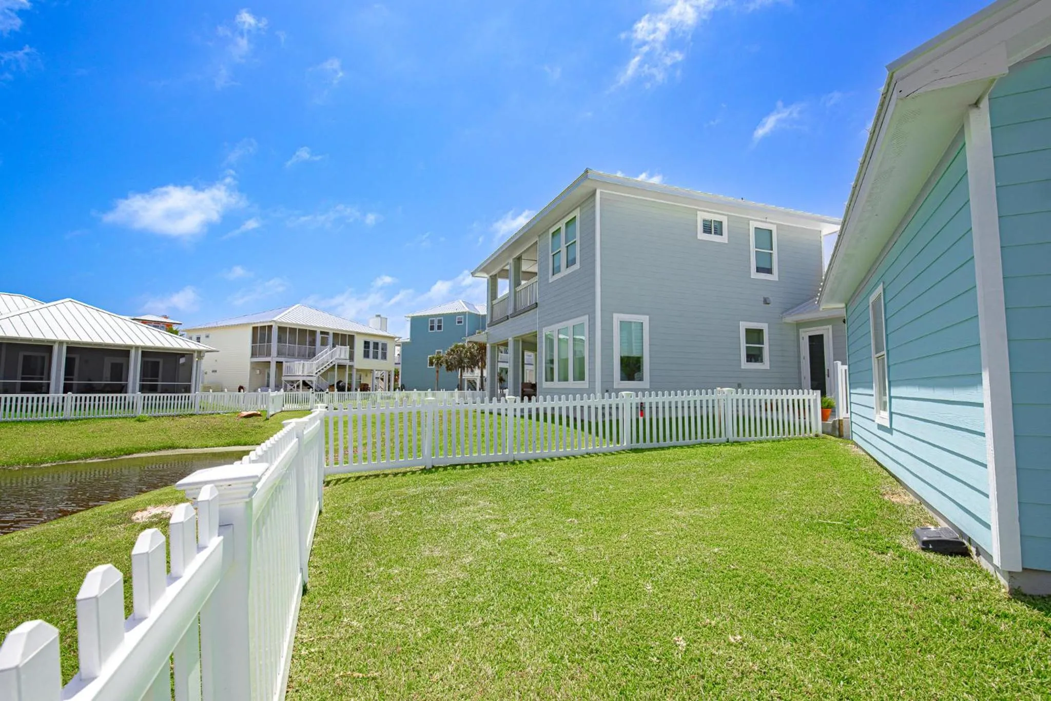 The Blue Fin House! Pool Table, Ocean View & Boardwalk to Beach