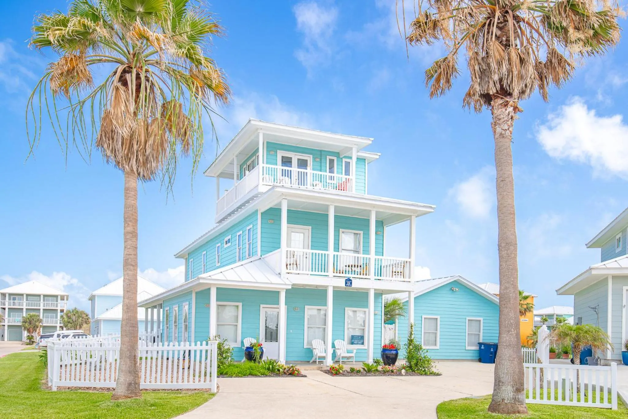 The Blue Fin House! Pool Table, Ocean View & Boardwalk to Beach