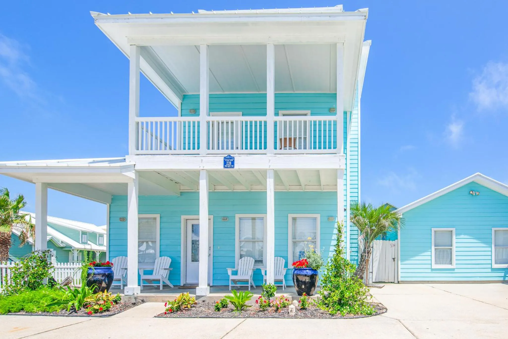 The Blue Fin House! Pool Table, Ocean View & Boardwalk to Beach