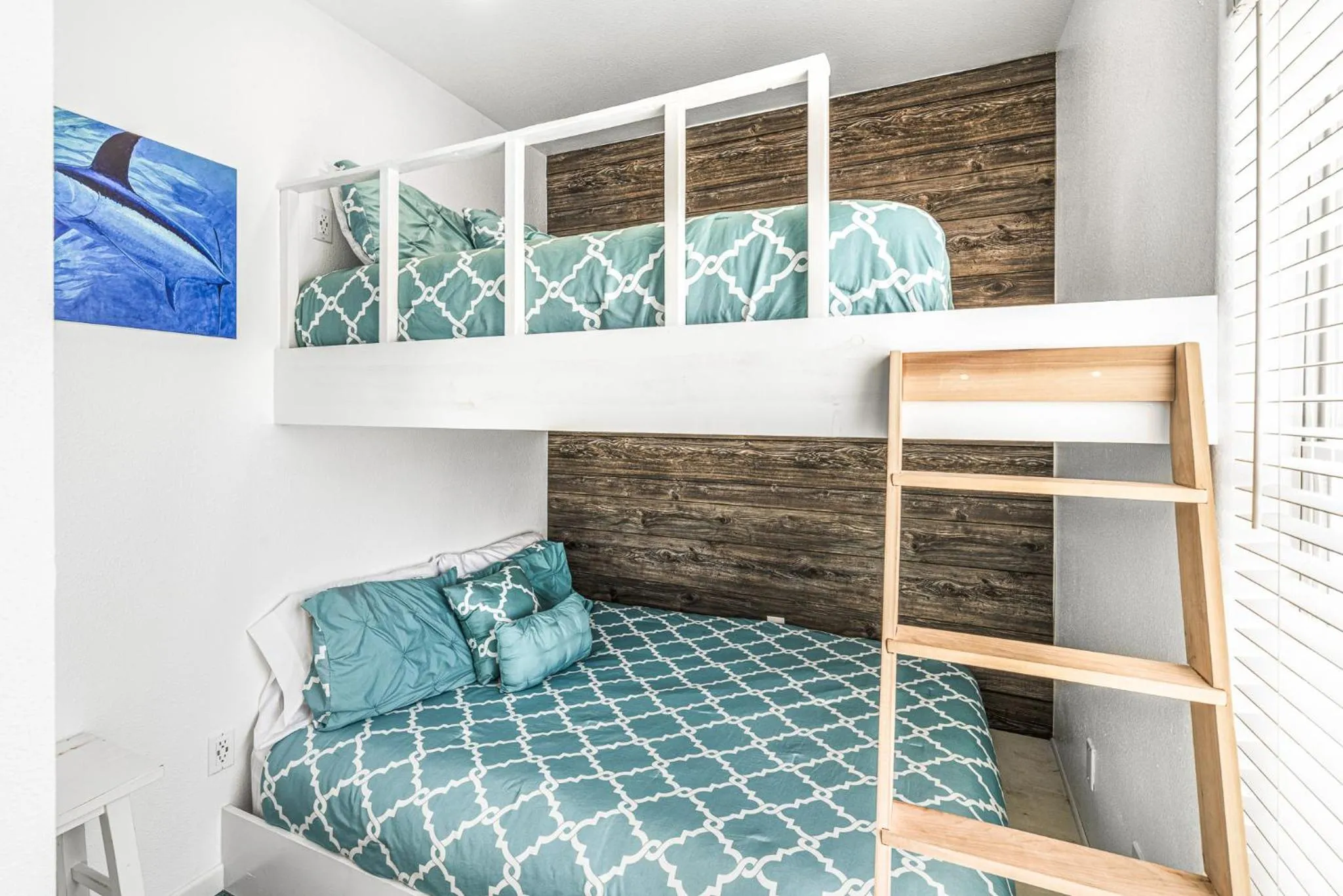 Bed in The Blue Fin House! Pool Table, Ocean View & Boardwalk to Beach
