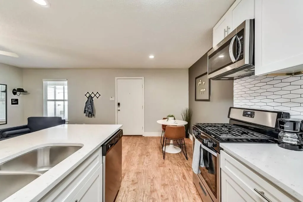 Global Cup Hello Gorgeous Flat near Downtown!