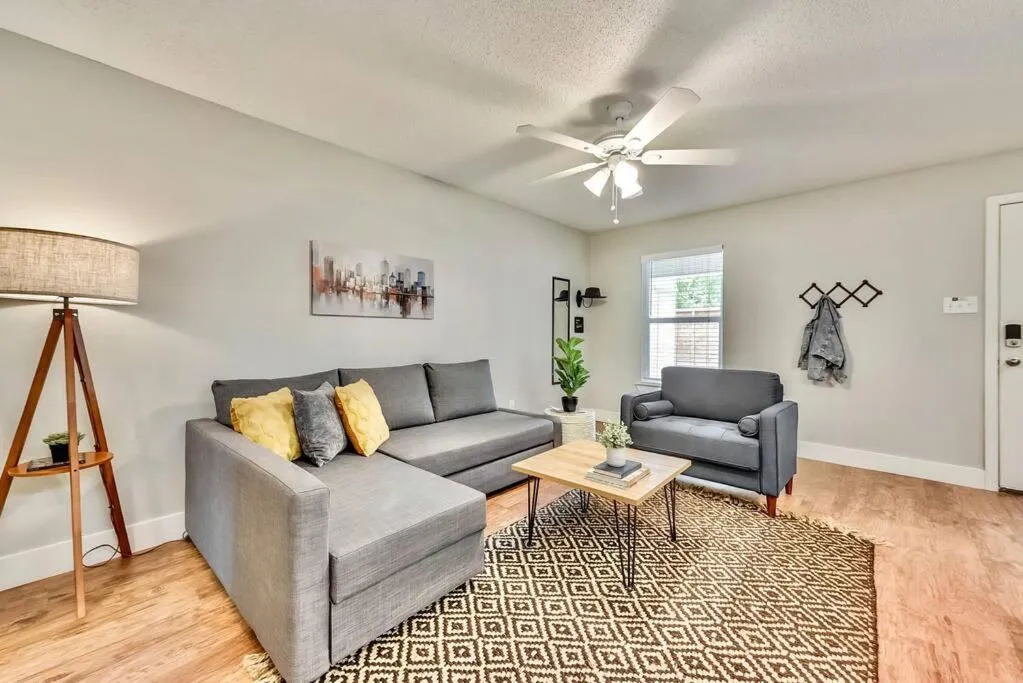 Global Cup Hello Gorgeous Flat near Downtown!