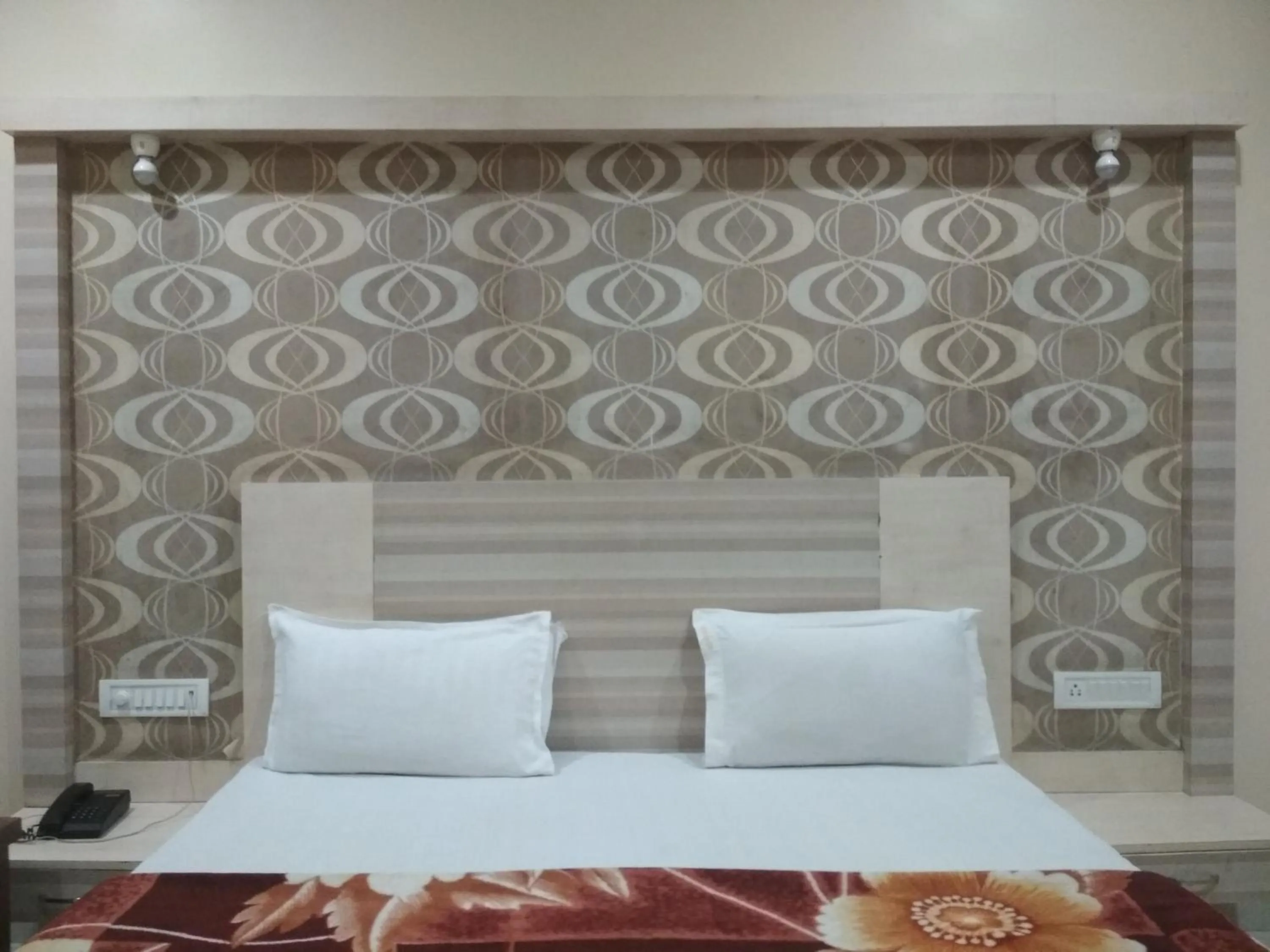 Bed in Pachmarhi Shri Krishna Hotel