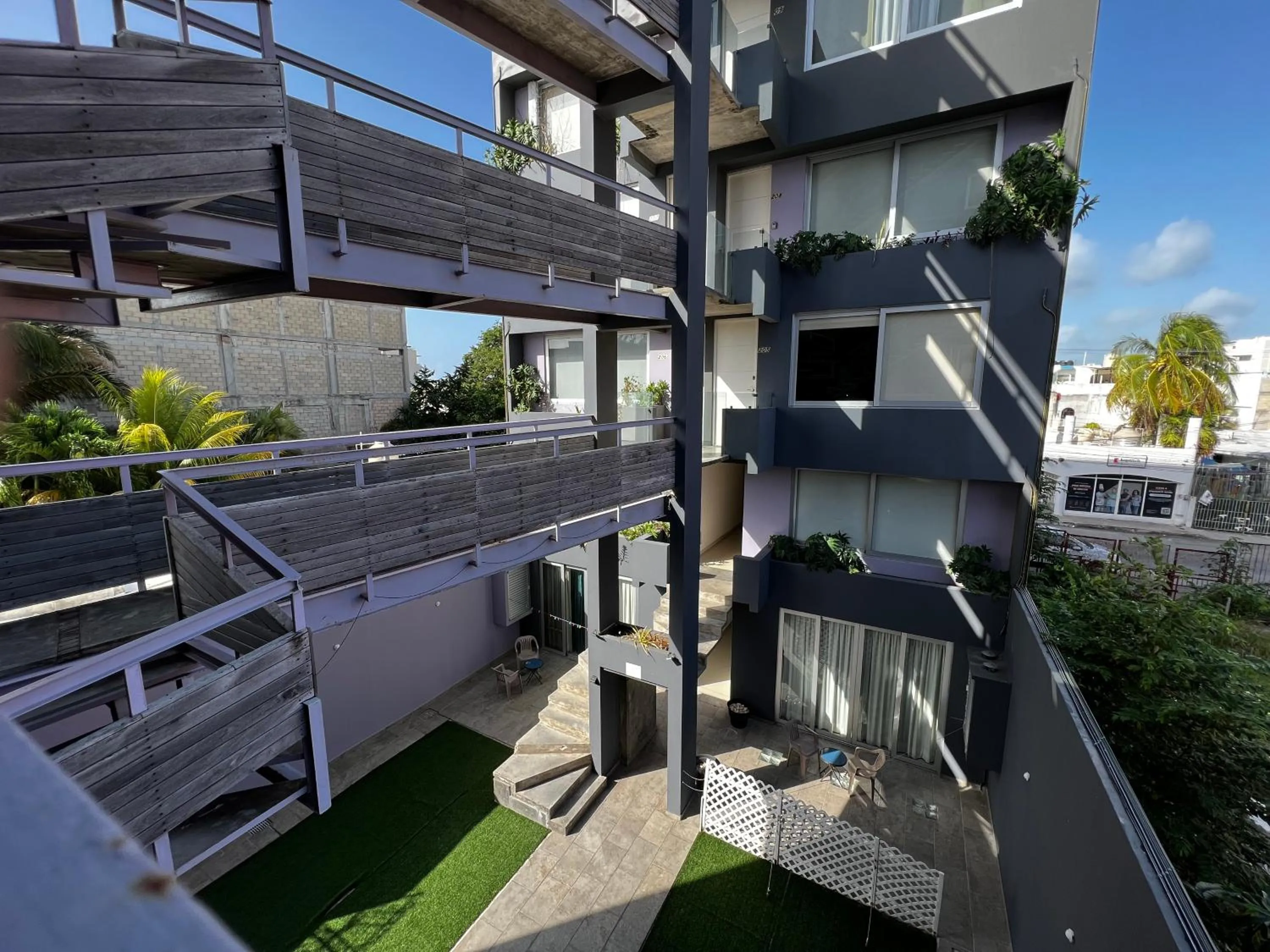 Inner courtyard view in Playa Centro Rooftop Apartments & Studios