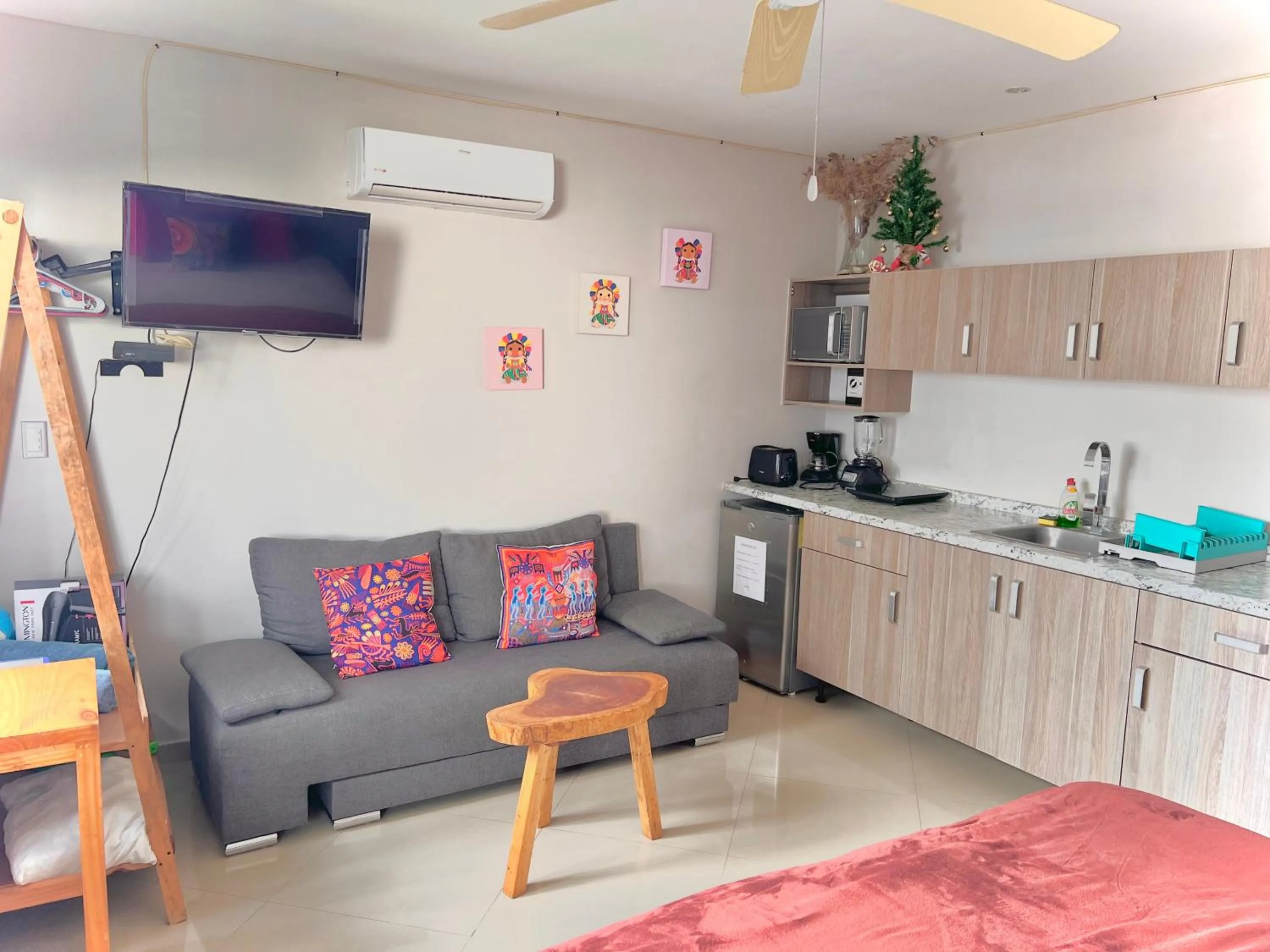 TV and multimedia in Playa Centro Rooftop Apartments & Studios