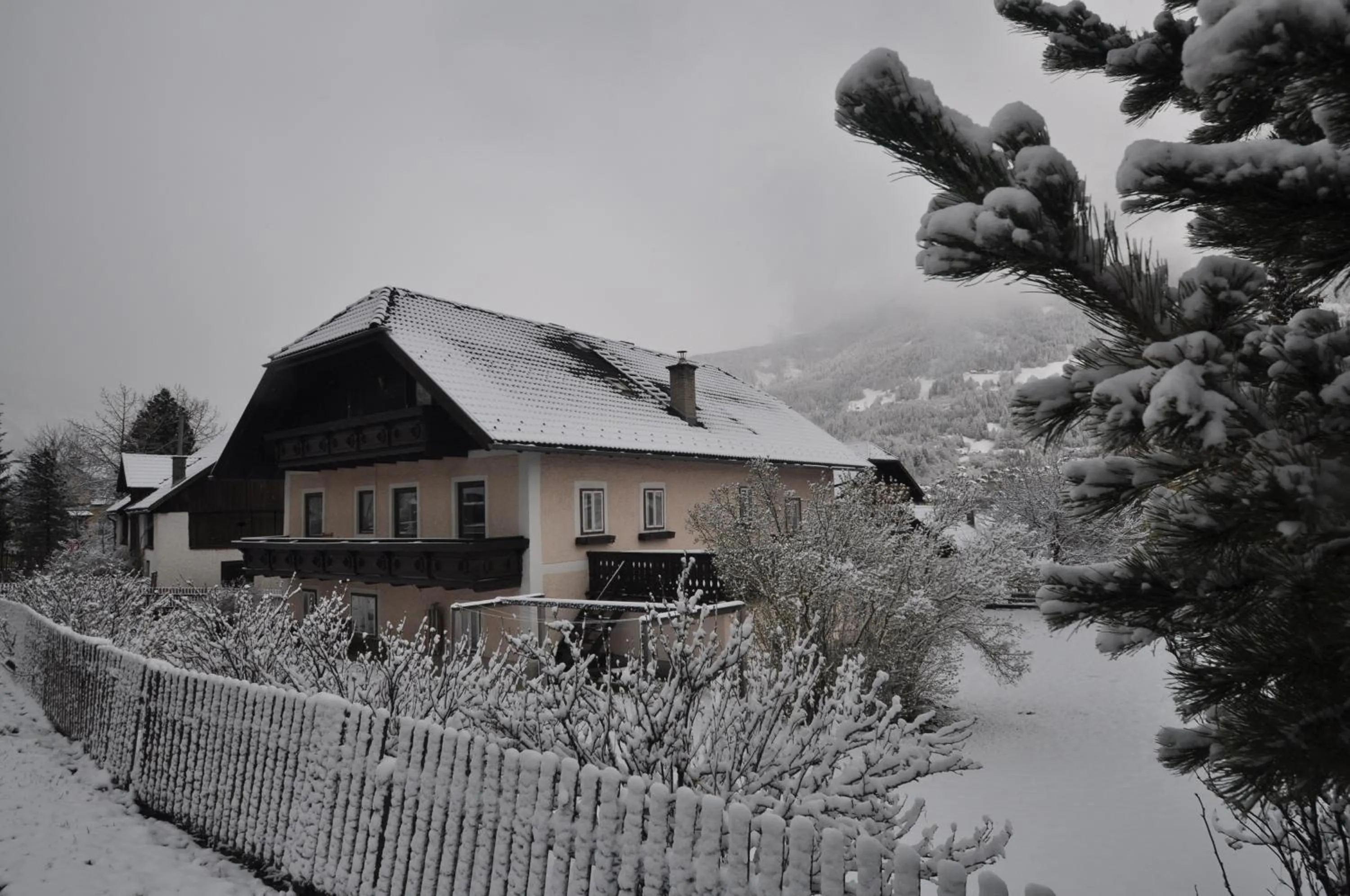 Property building in Gasthaus Chalet Mur