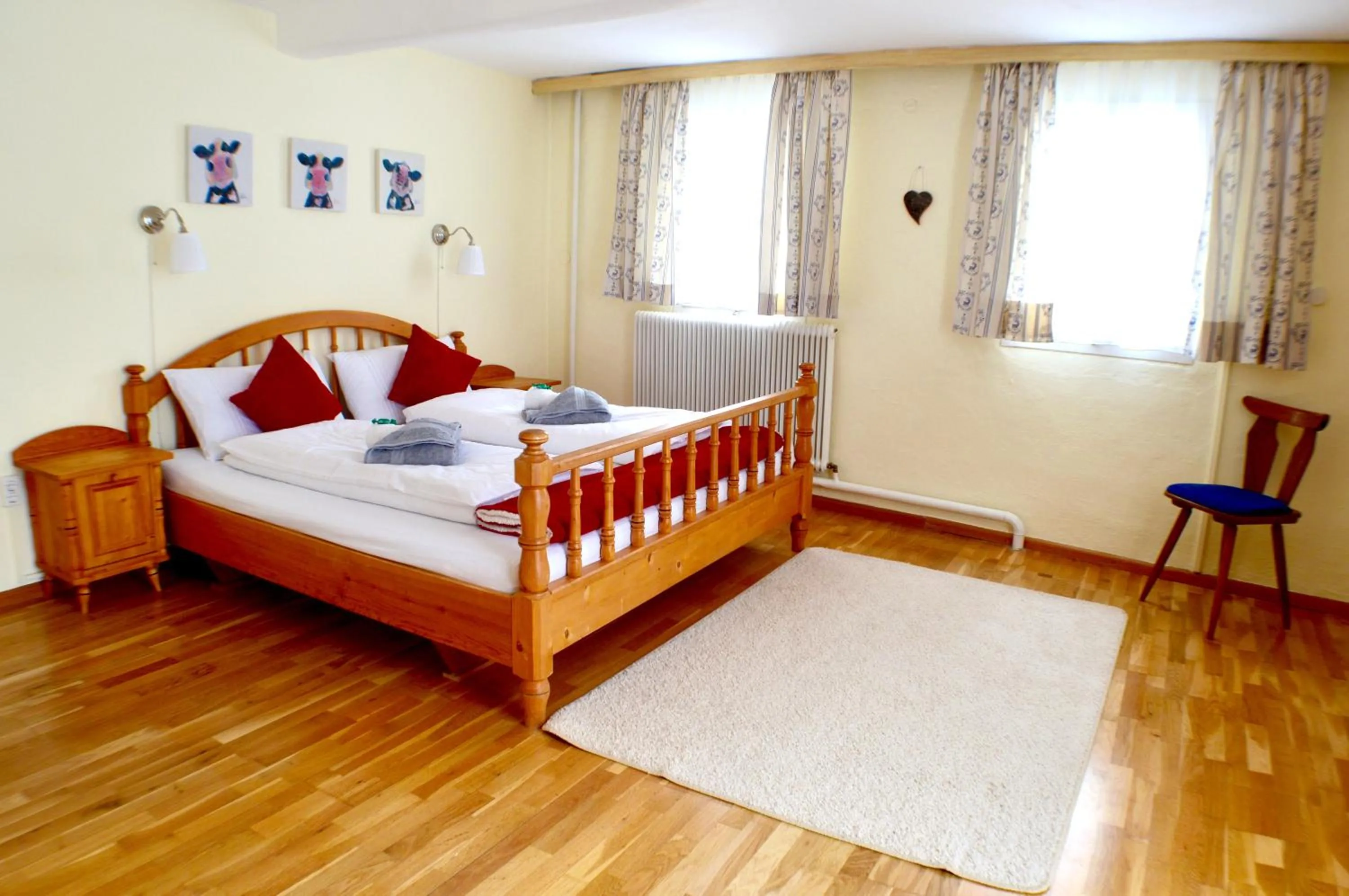 Photo of the whole room, Bed in Gasthaus Chalet Mur