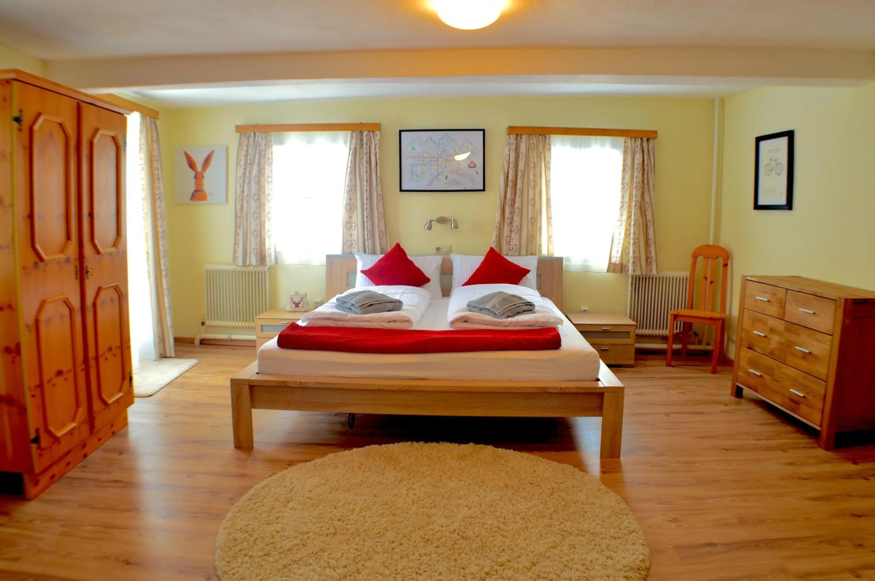 Decorative detail, Bed in Gasthaus Chalet Mur
