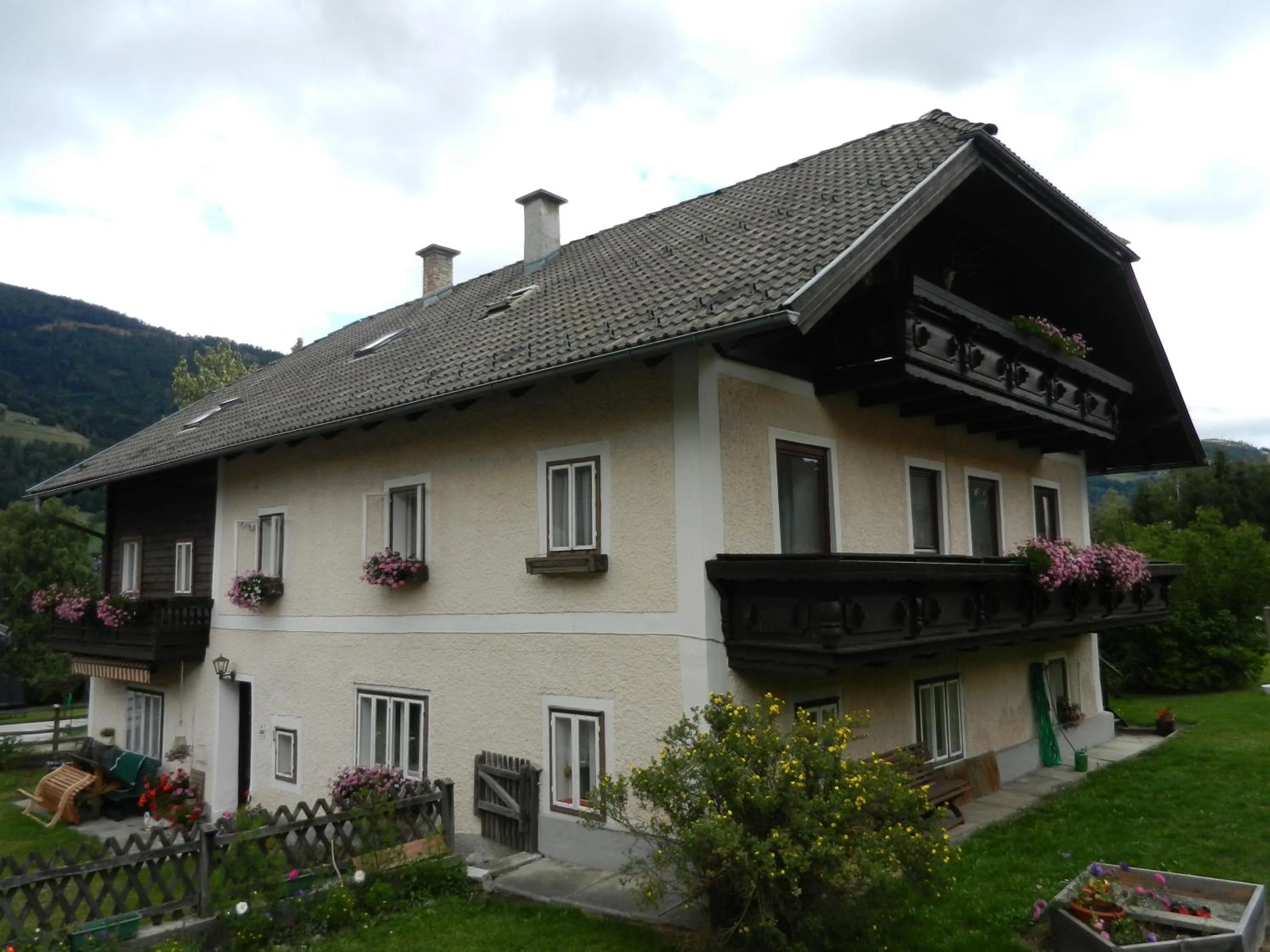 Facade/entrance in Gasthaus Chalet Mur