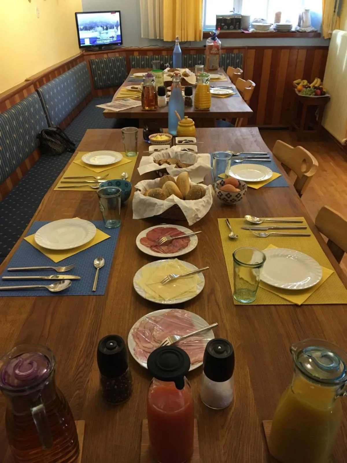 Continental breakfast in Gasthaus Chalet Mur