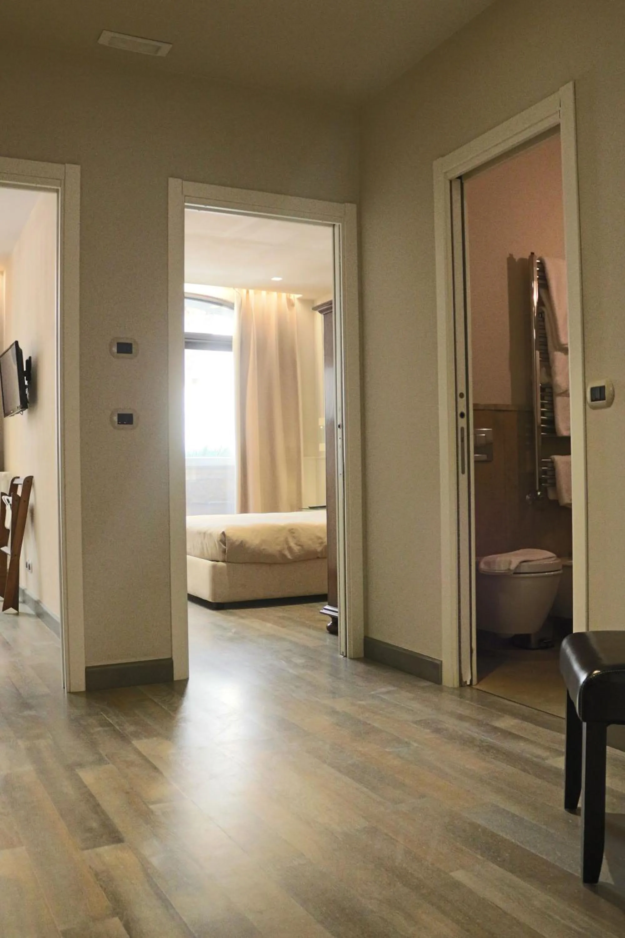 Living room, Bed in Le Jardin Romain