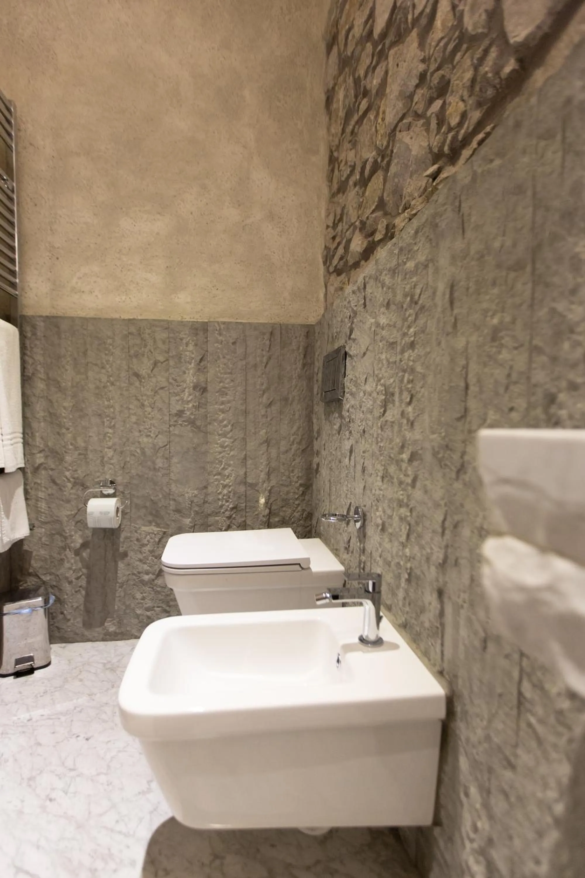 Bathroom in Le Jardin Romain