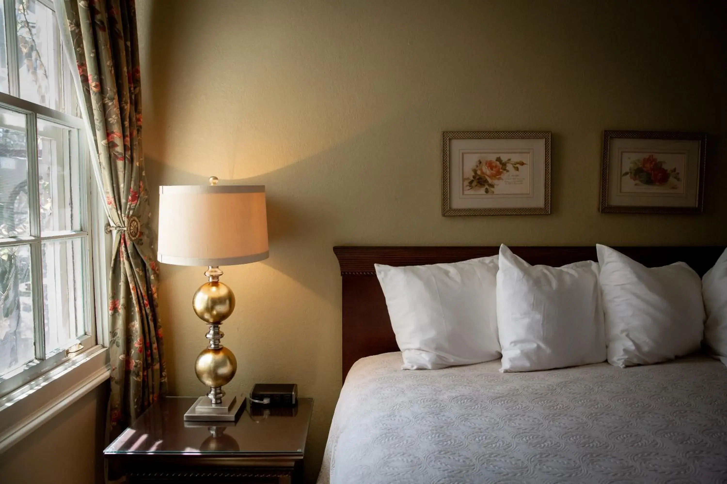 King Suite with Pool View in The Hotel Paisano King Suite with Pool View in The Hotel Paisano