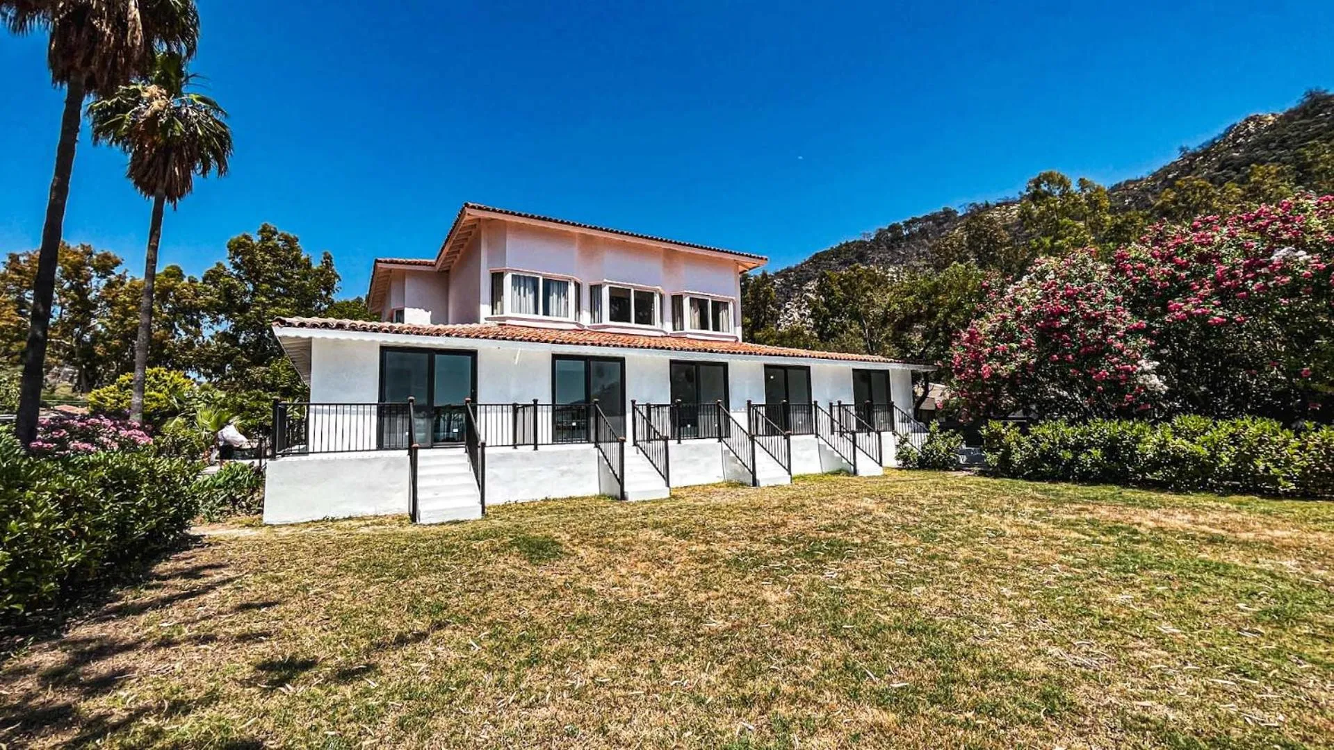 Property building in Thanos Hotel