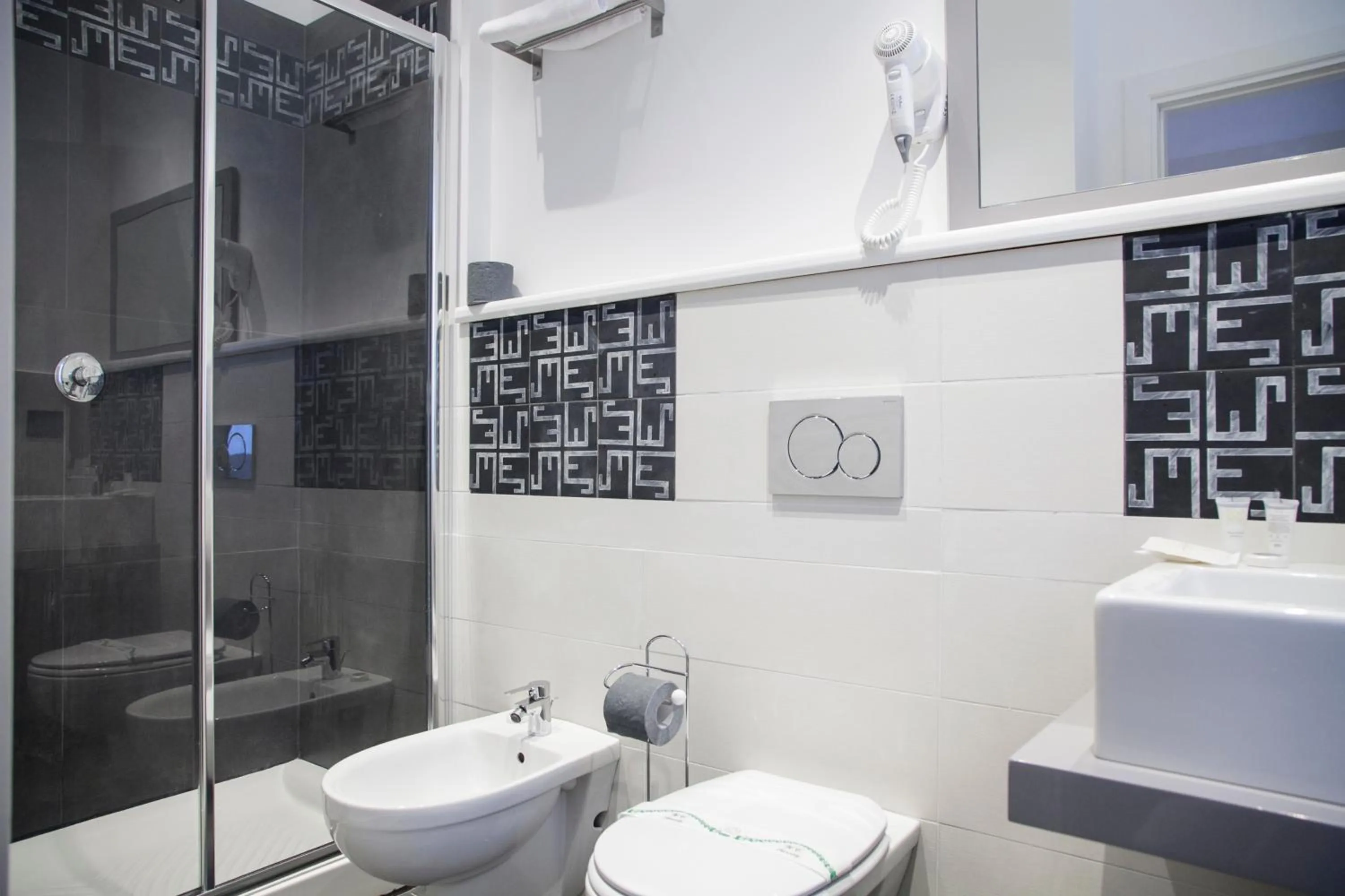 Shower in Nostos rooms & Apartments