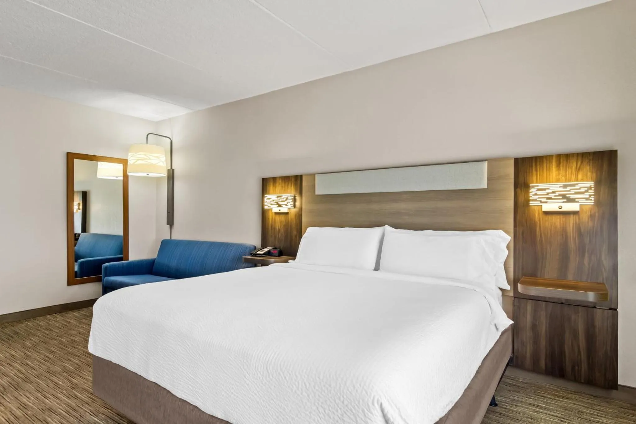 Photo of the whole room, Bed in Holiday Inn Express & Suites Jacksonville South East - Medical Center Area by IHG