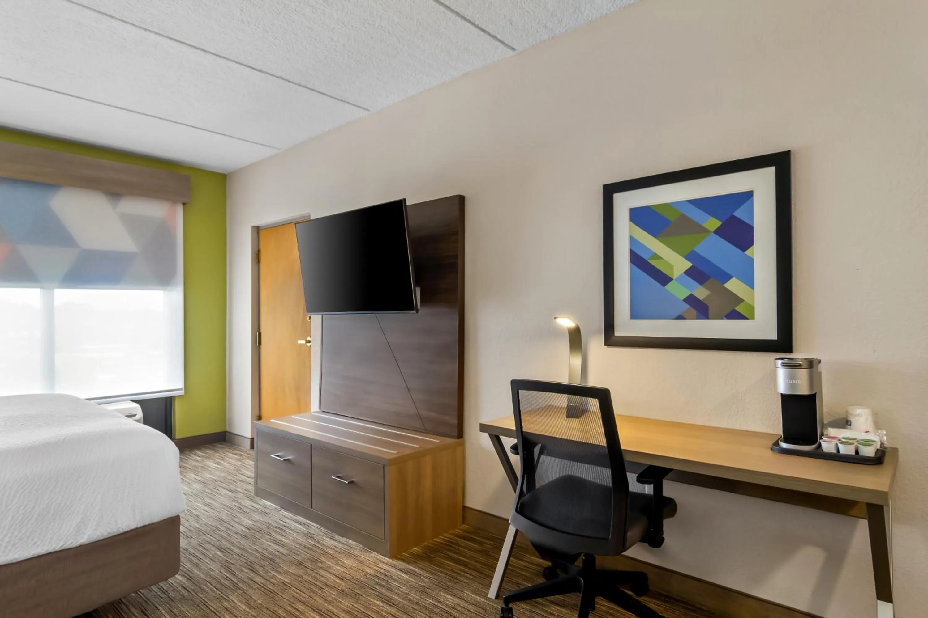 TV and multimedia, Bed in Holiday Inn Express & Suites Jacksonville South East - Medical Center Area by IHG