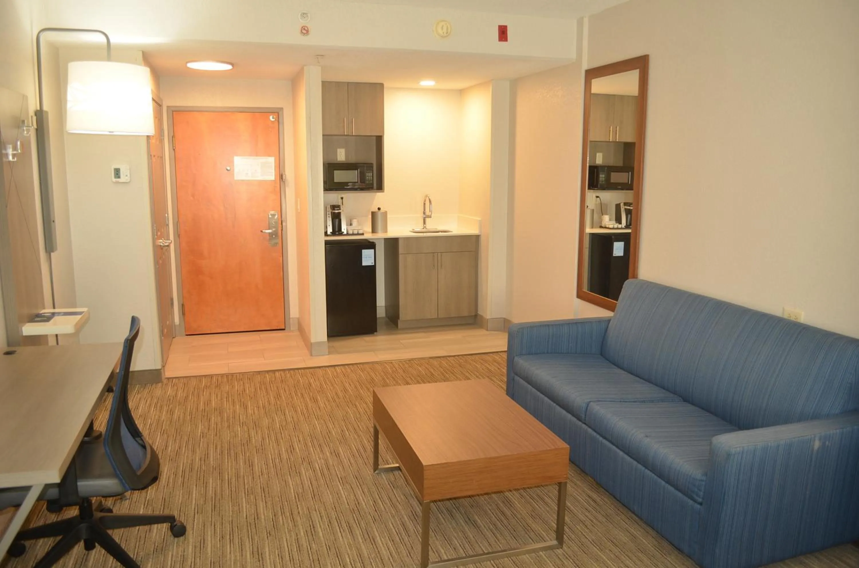 Photo of the whole room in Holiday Inn Express & Suites Jacksonville South East - Medical Center Area by IHG