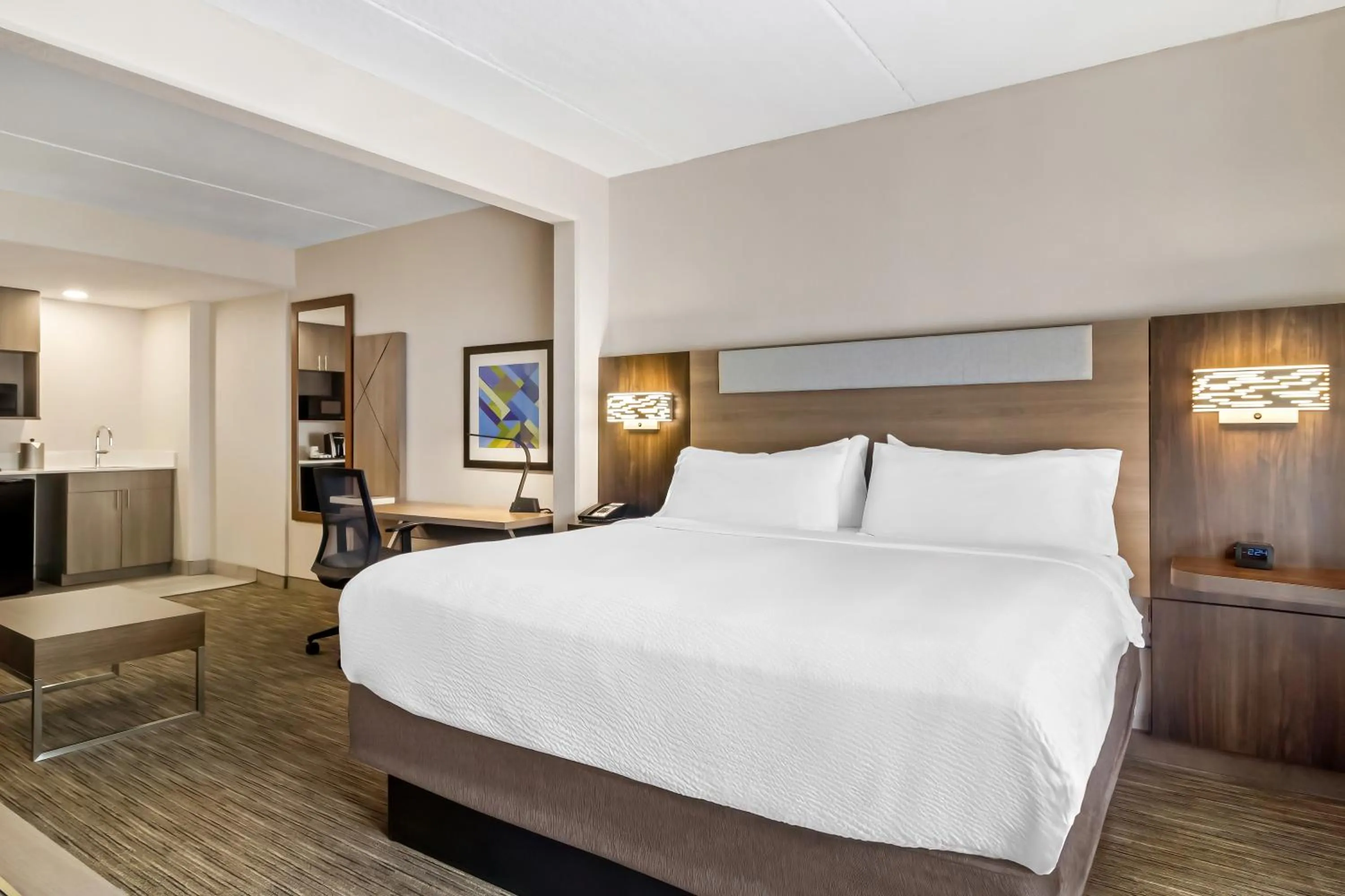 Bedroom, Bed in Holiday Inn Express & Suites Jacksonville South East - Medical Center Area by IHG