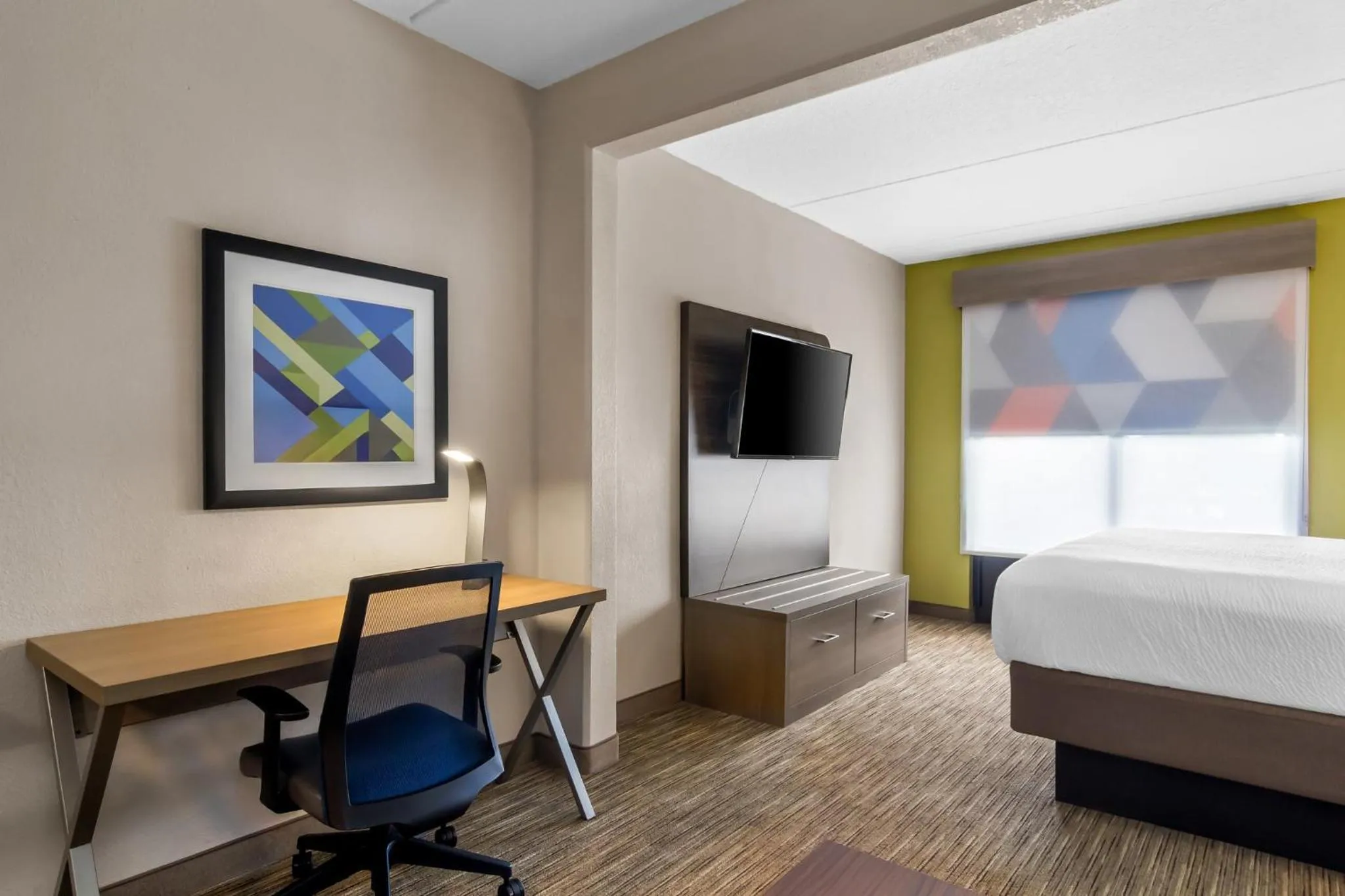 Photo of the whole room, Bed in Holiday Inn Express & Suites Jacksonville South East - Medical Center Area by IHG