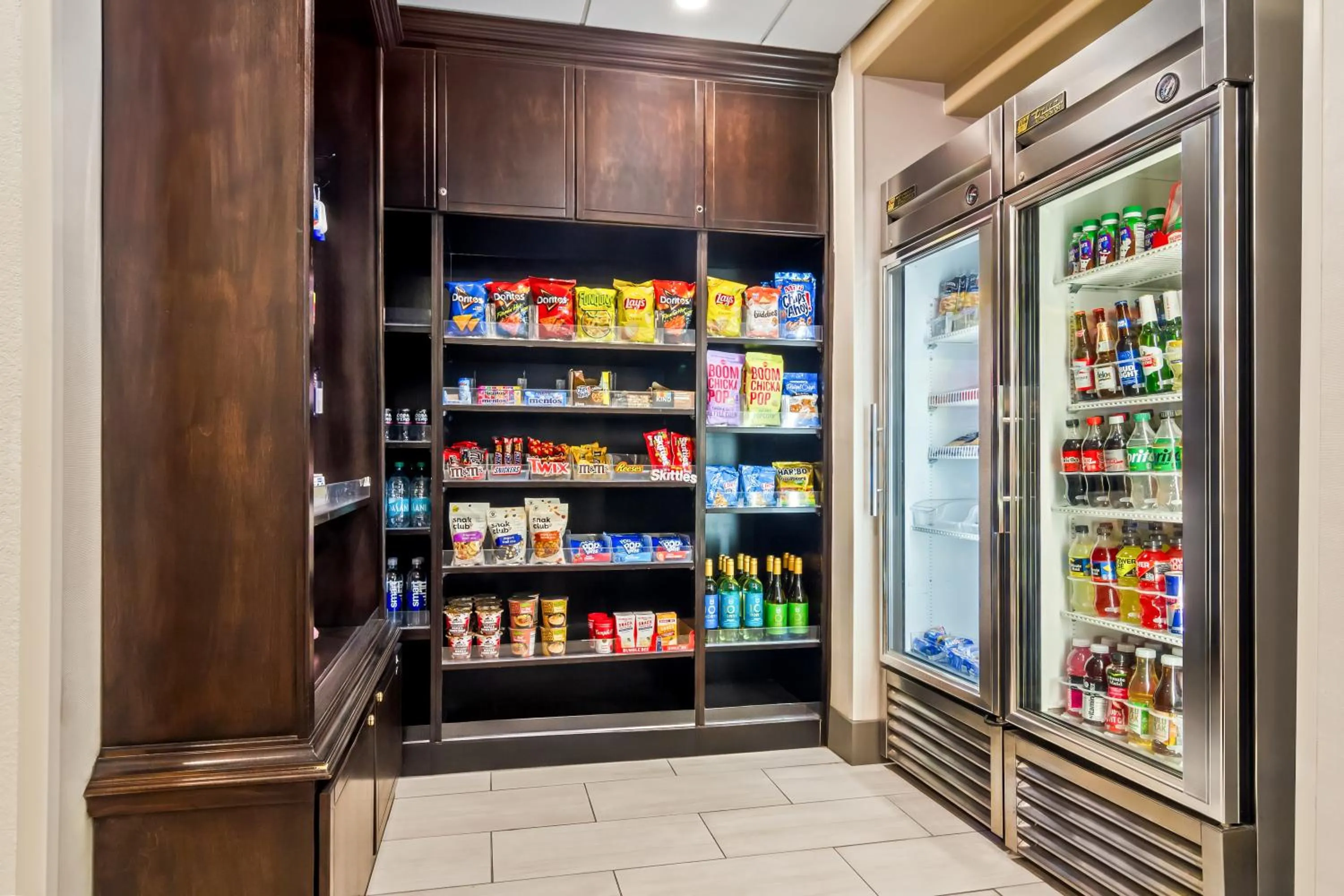 Food and drinks in Holiday Inn Express & Suites Jacksonville South East - Medical Center Area by IHG