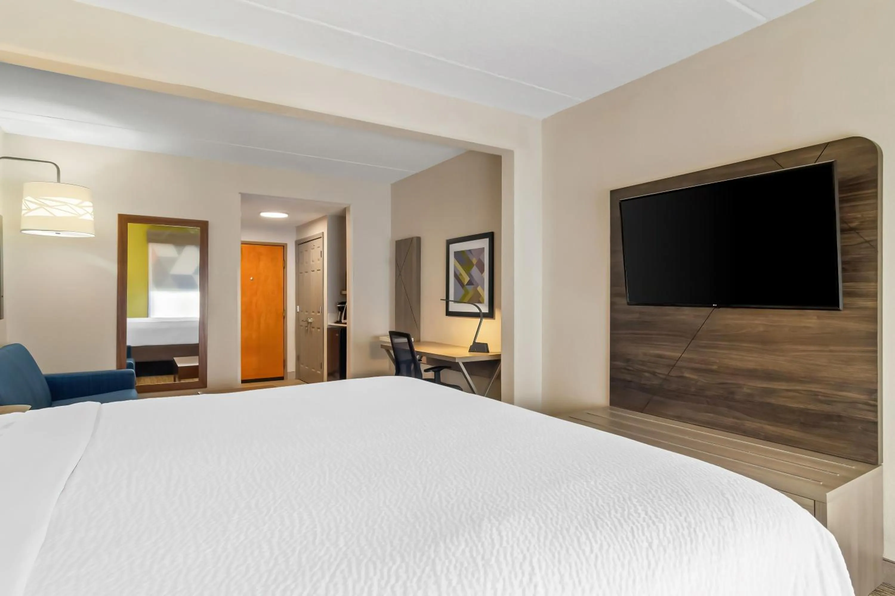 Bedroom, Bed in Holiday Inn Express & Suites Jacksonville South East - Medical Center Area by IHG