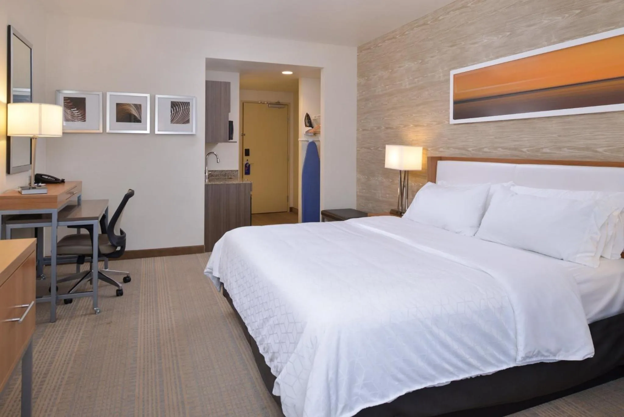 Photo of the whole room, Bed in Holiday Inn Express Pocatello by IHG