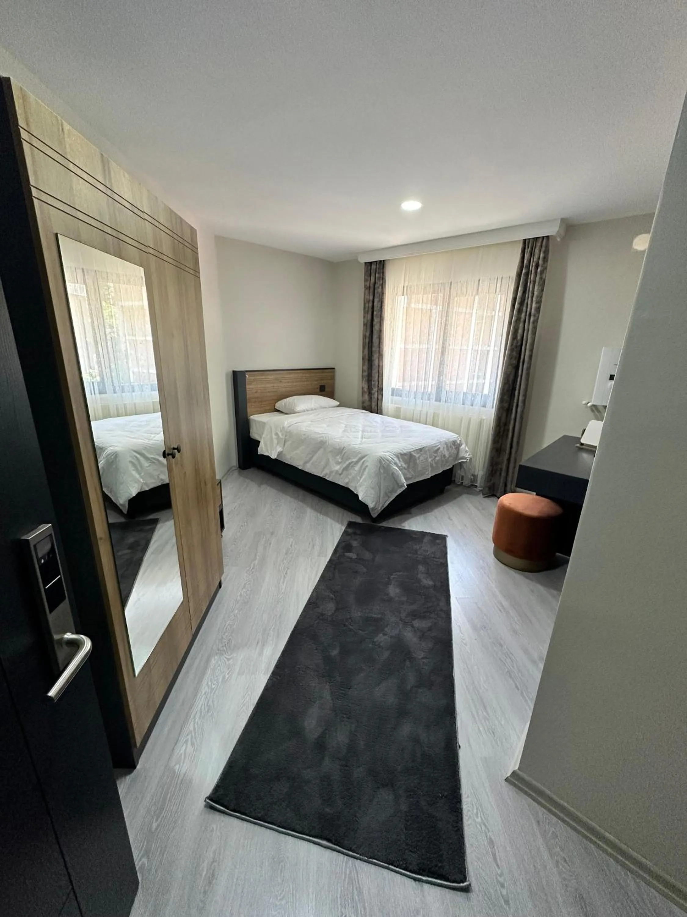 Photo of the whole room in Moonlight Suite