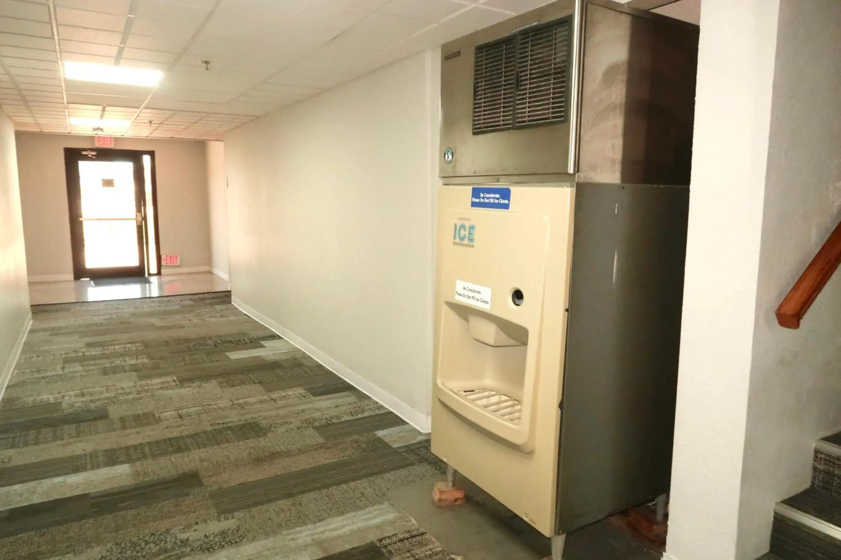 Area and facilities in Studio 6 Elkhart, IN- Kitchenette Rooms Area and facilities in Studio 6 Elkhart, IN- Kitchenette Rooms