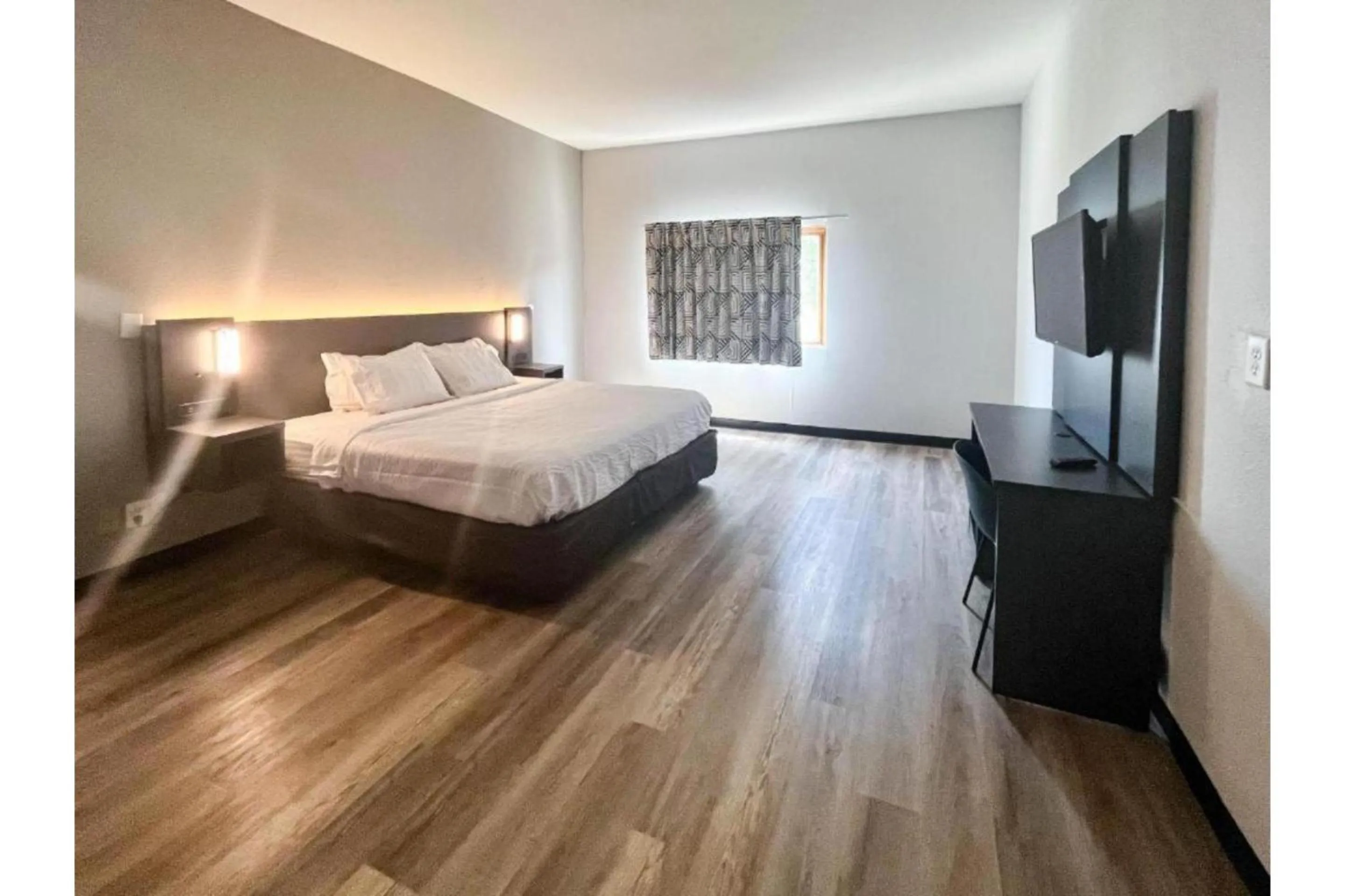 Bedroom, Bed in Studio 6 Elkhart, IN- Kitchenette Rooms