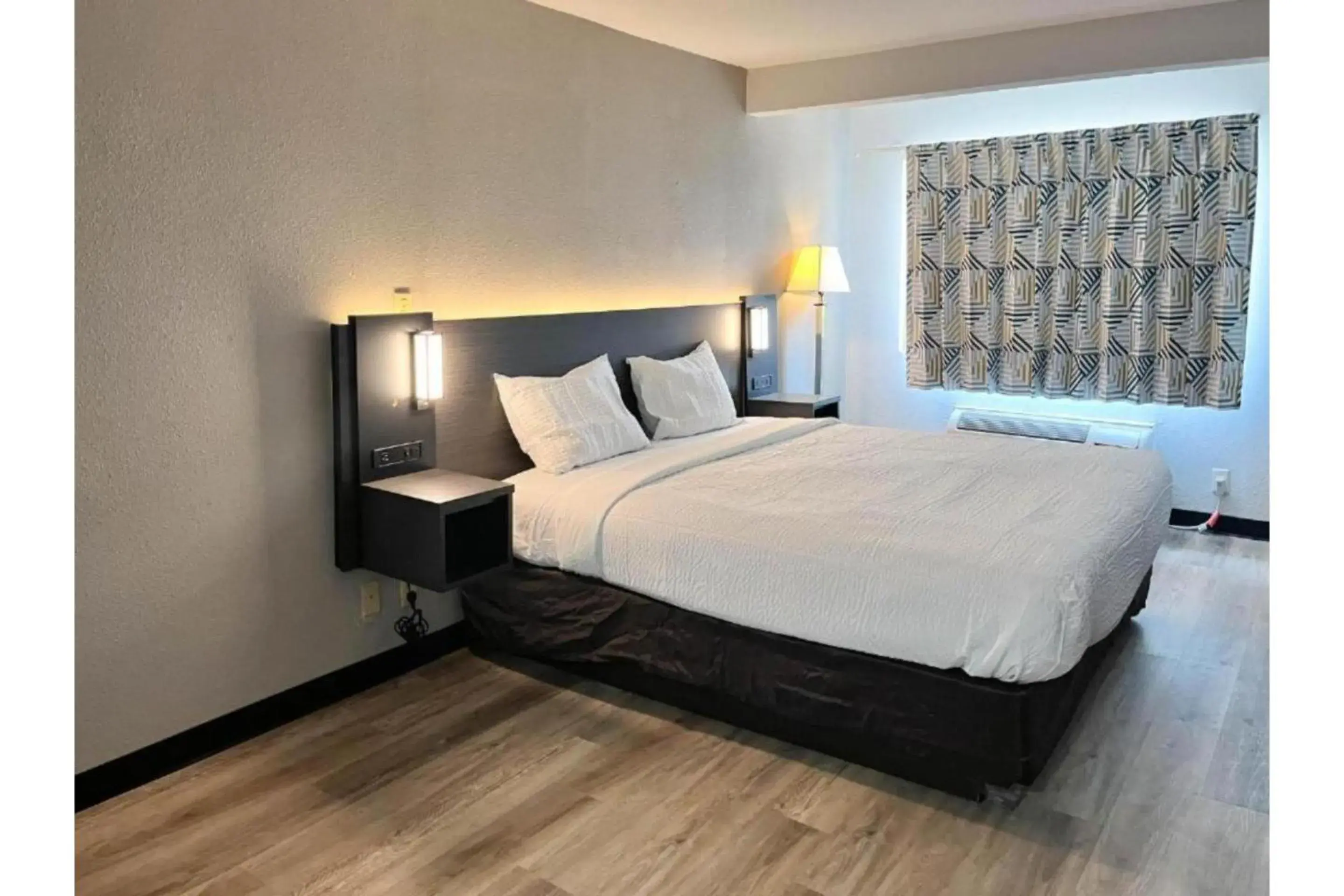 Bedroom, Bed in Studio 6 Elkhart, IN- Kitchenette Rooms Bedroom, Bed in Studio 6 Elkhart, IN- Kitchenette Rooms