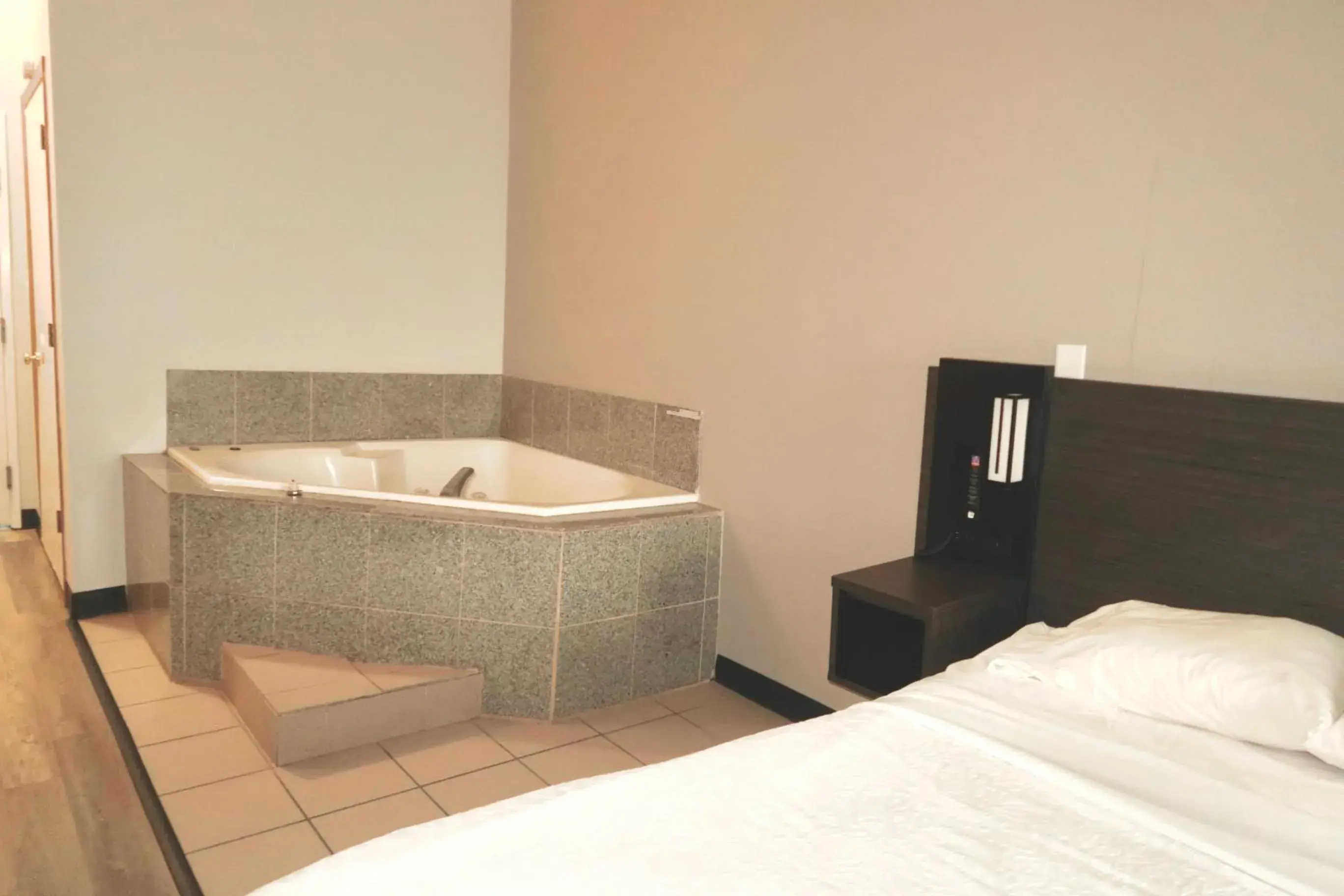 Bedroom, Bed in Studio 6 Elkhart, IN- Kitchenette Rooms Bedroom, Bed in Studio 6 Elkhart, IN- Kitchenette Rooms